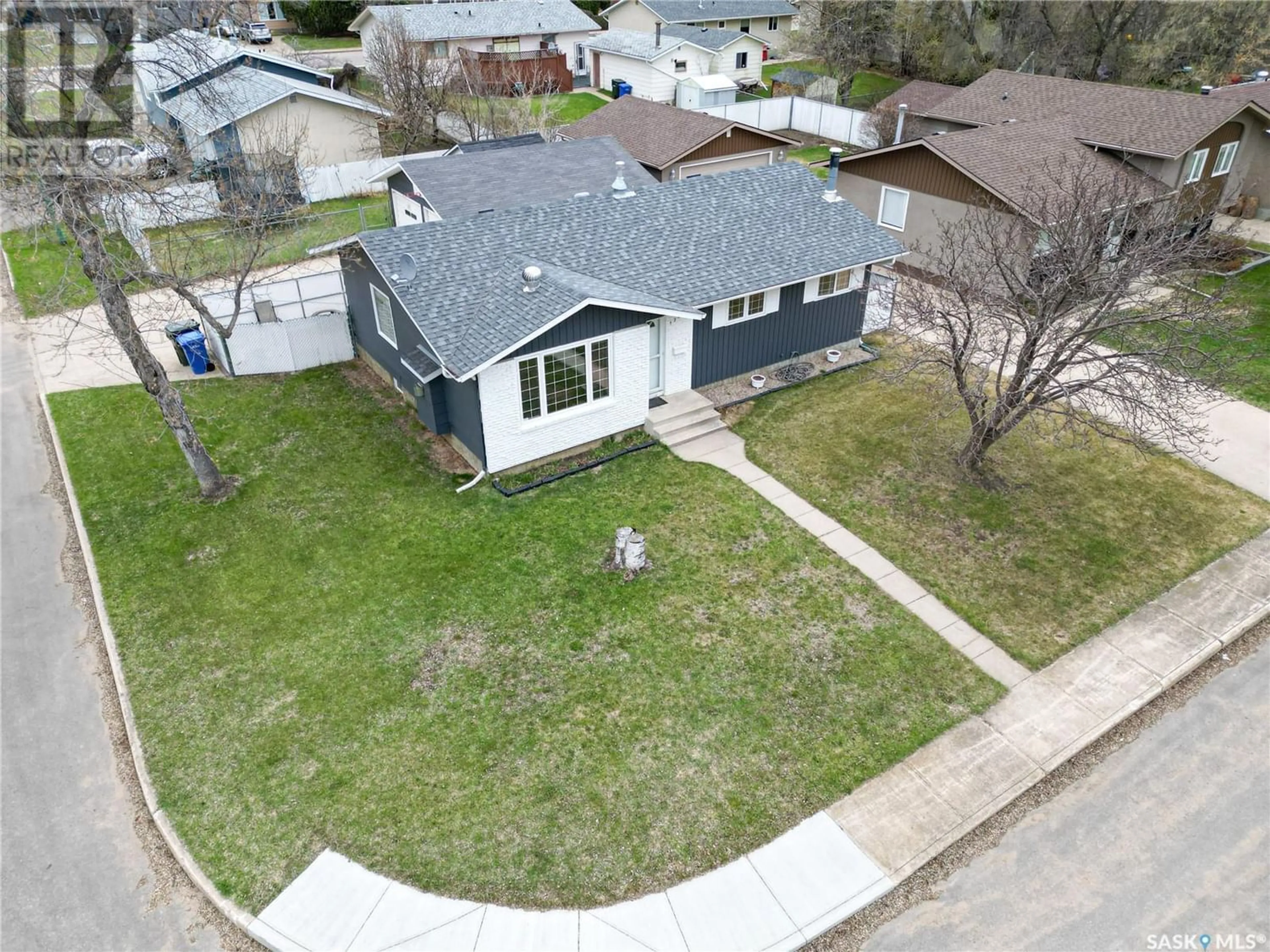 Frontside or backside of a home for 1320 Gillmor CRESCENT, Prince Albert Saskatchewan S6V6B1