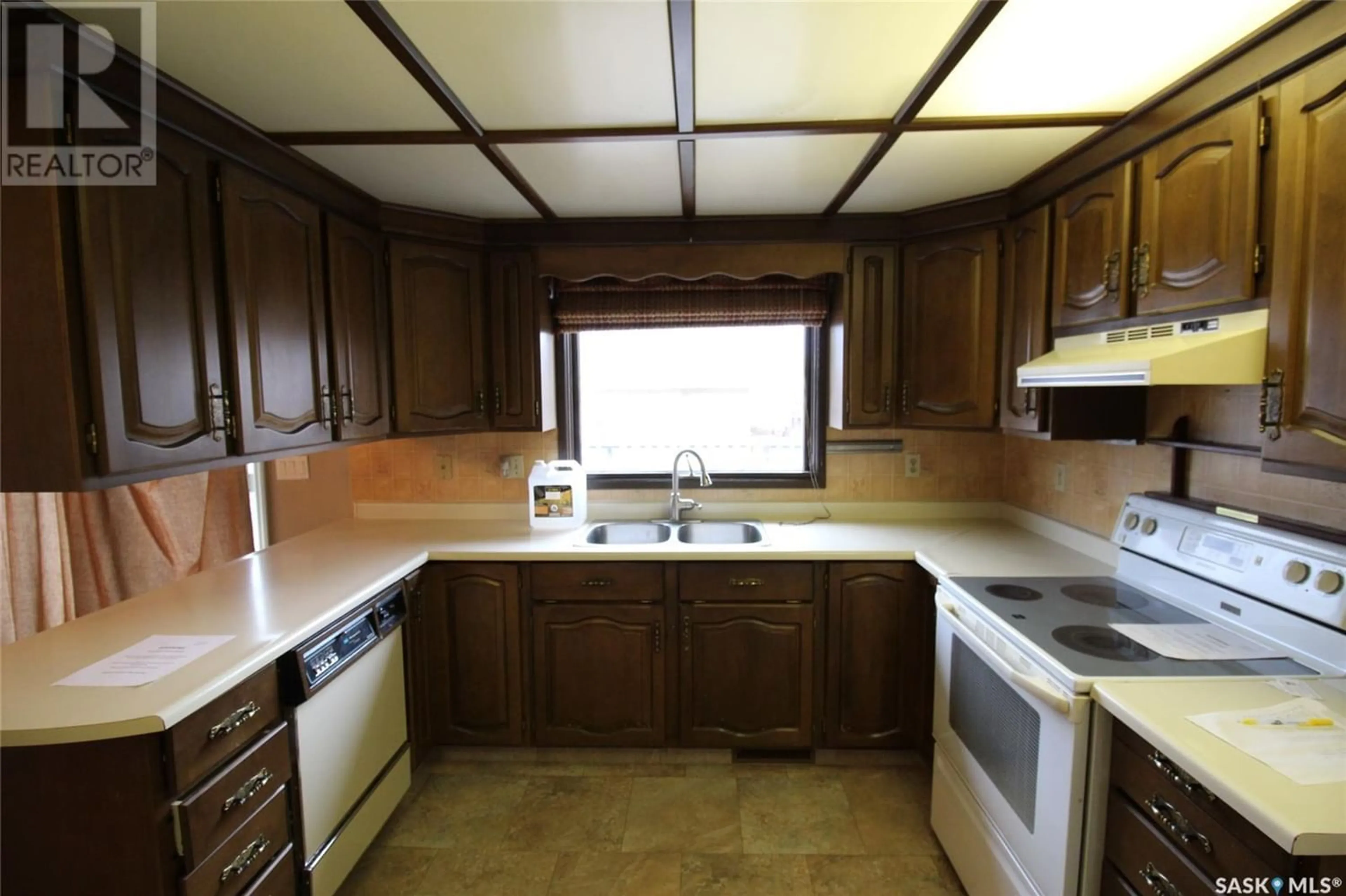 Standard kitchen for 662 9th STREET W, Shaunavon Saskatchewan S0N2M0