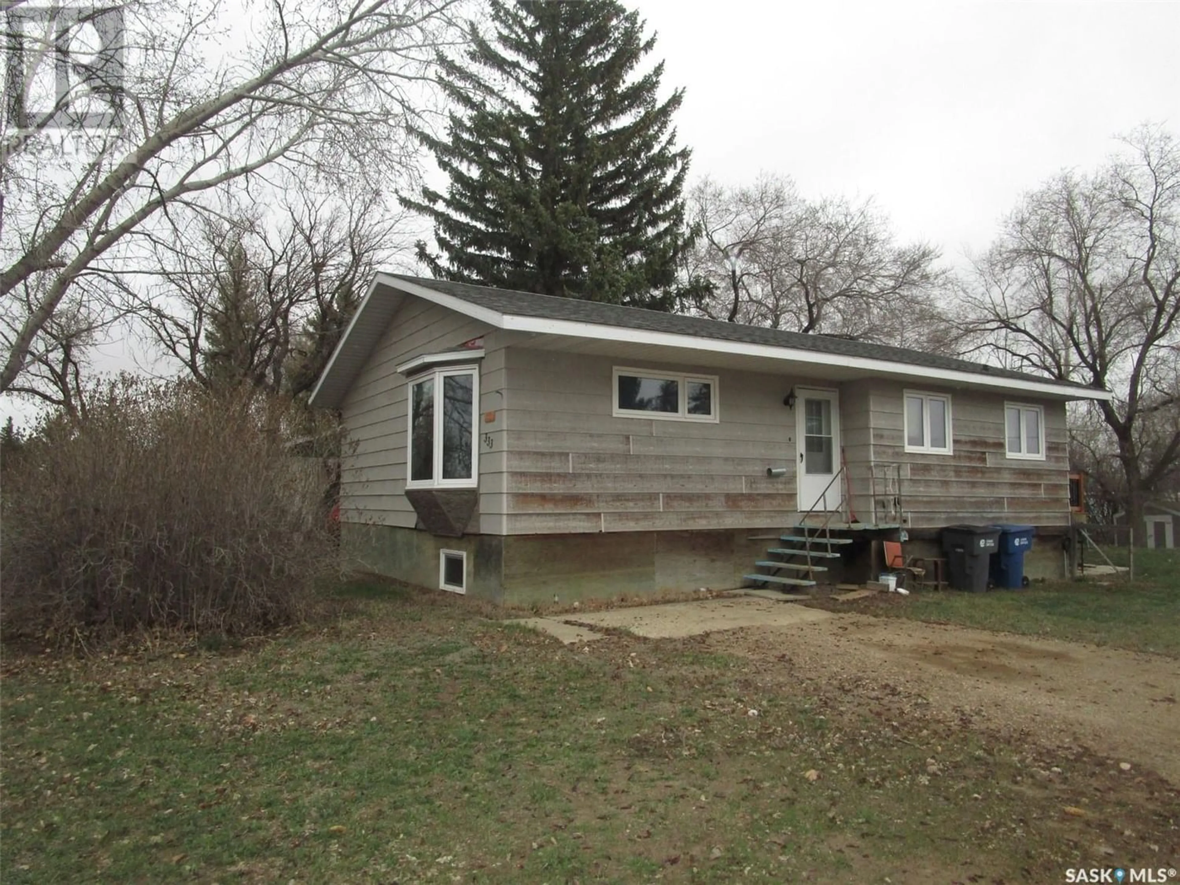 Frontside or backside of a home for 333 Centre STREET, Coronach Saskatchewan S0H3R0