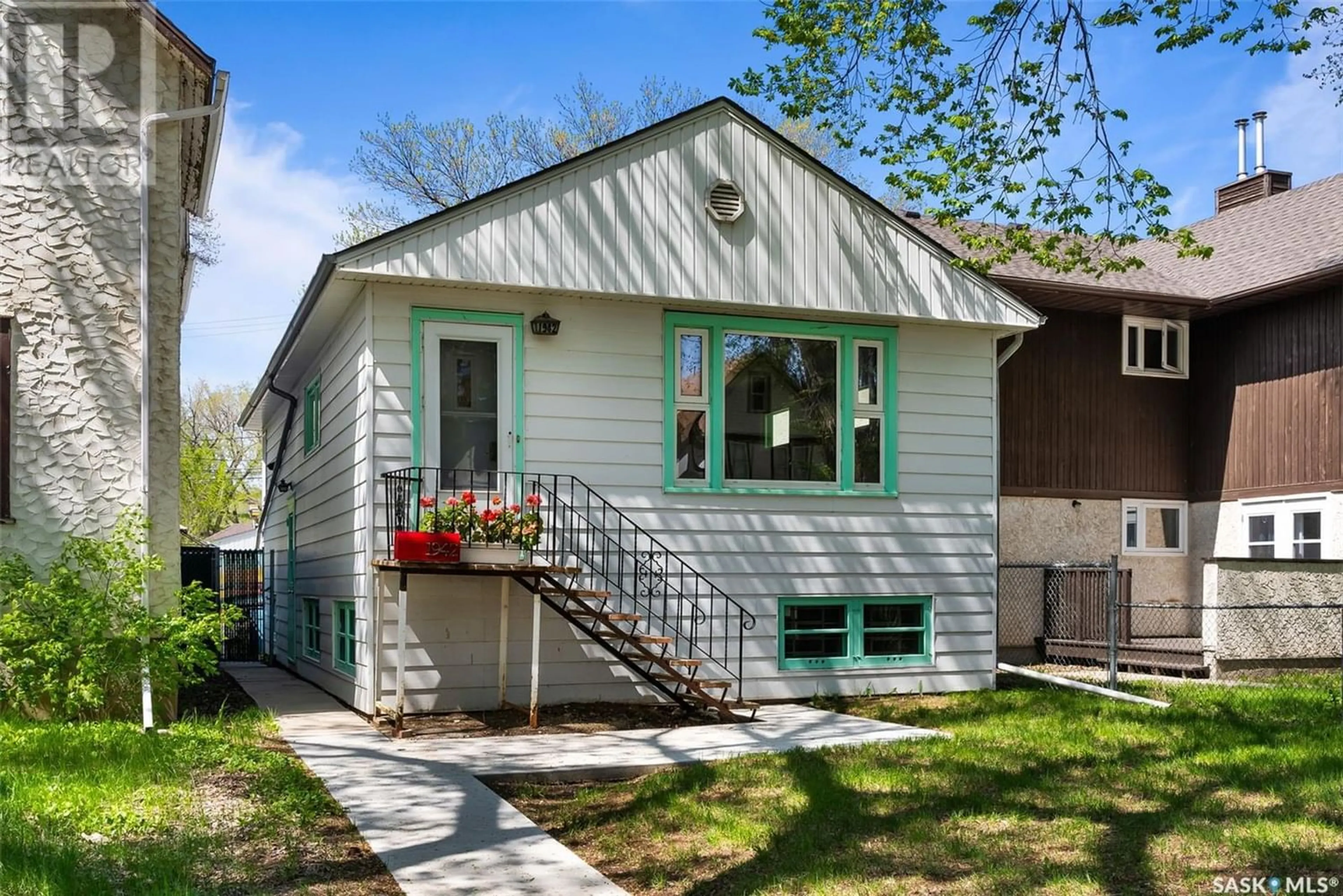 Frontside or backside of a home for 1942 Garnet STREET, Regina Saskatchewan S4T2Z4