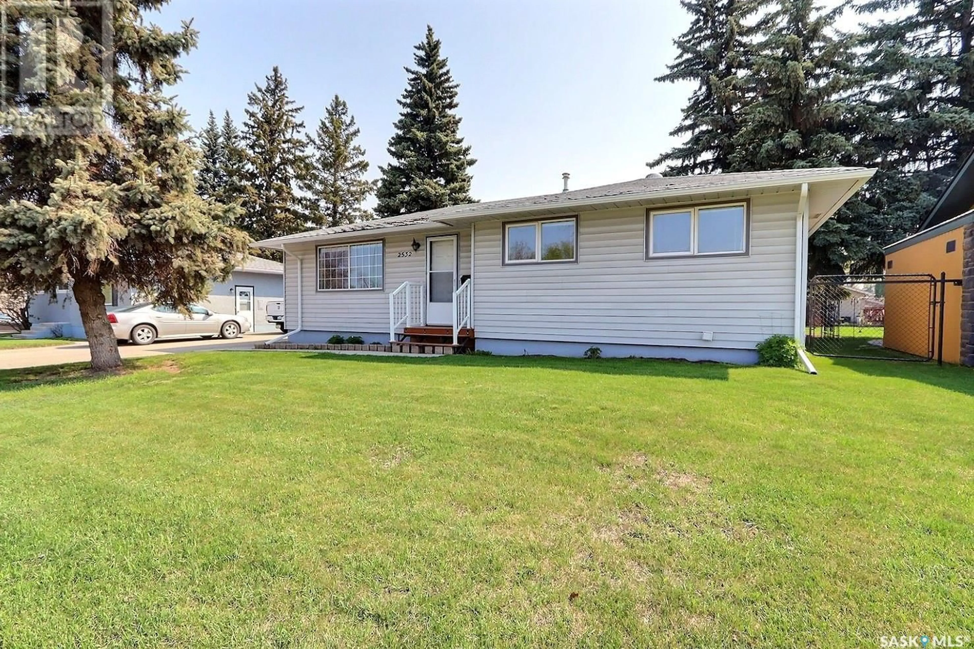 Home with vinyl exterior material for 2532 6th AVENUE E, Prince Albert Saskatchewan S6V2K8