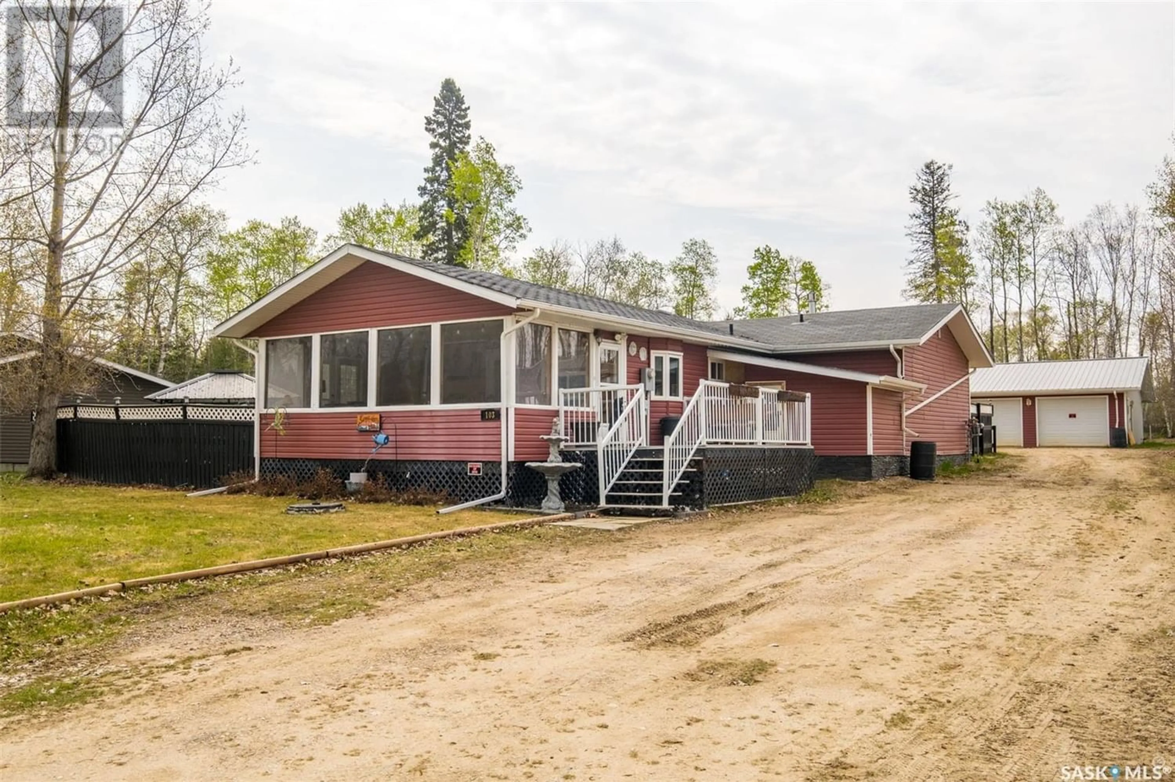 Cottage for 103 Crestview DRIVE, Lakeland Rm No. 521 Saskatchewan S0J0N0