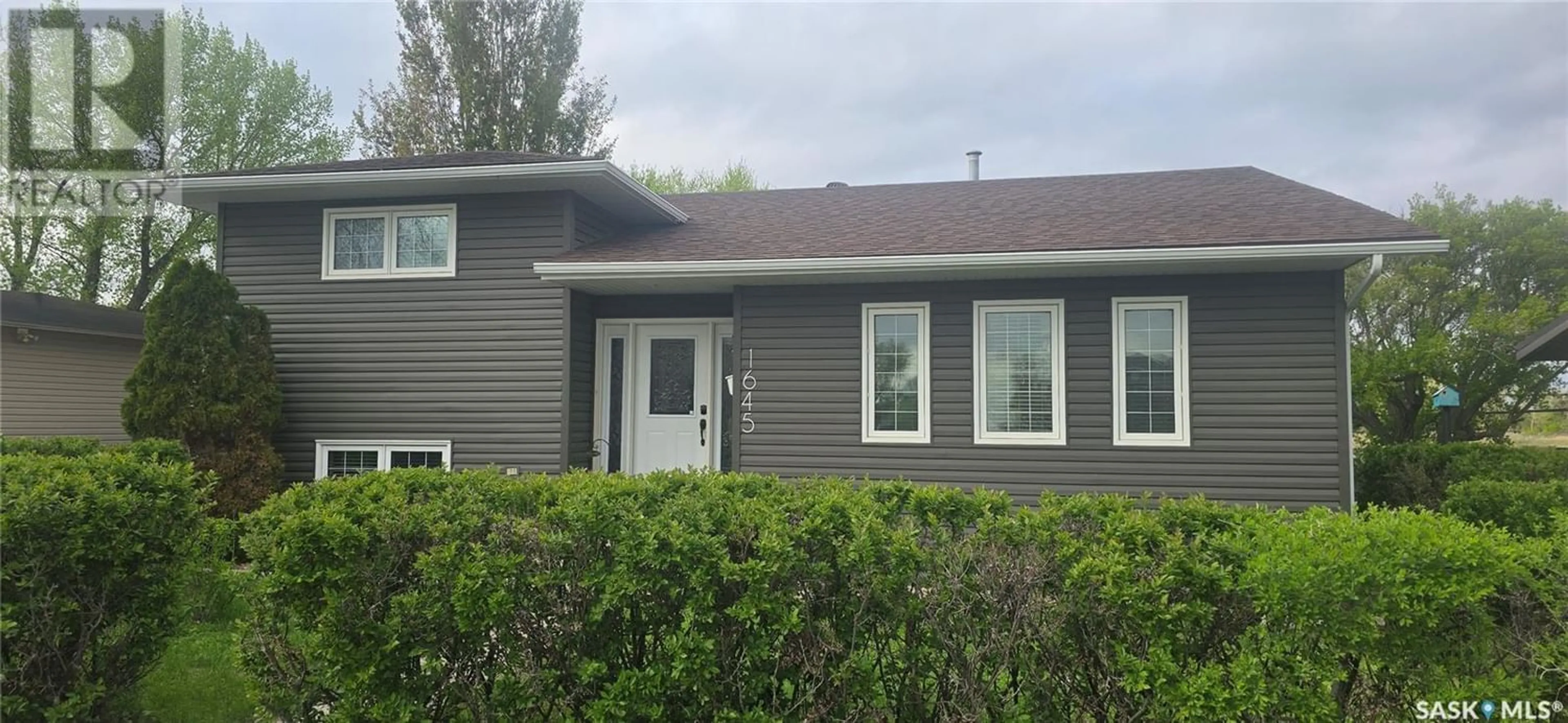 Home with vinyl exterior material for 1645 3rd STREET, Estevan Saskatchewan S4A0S7