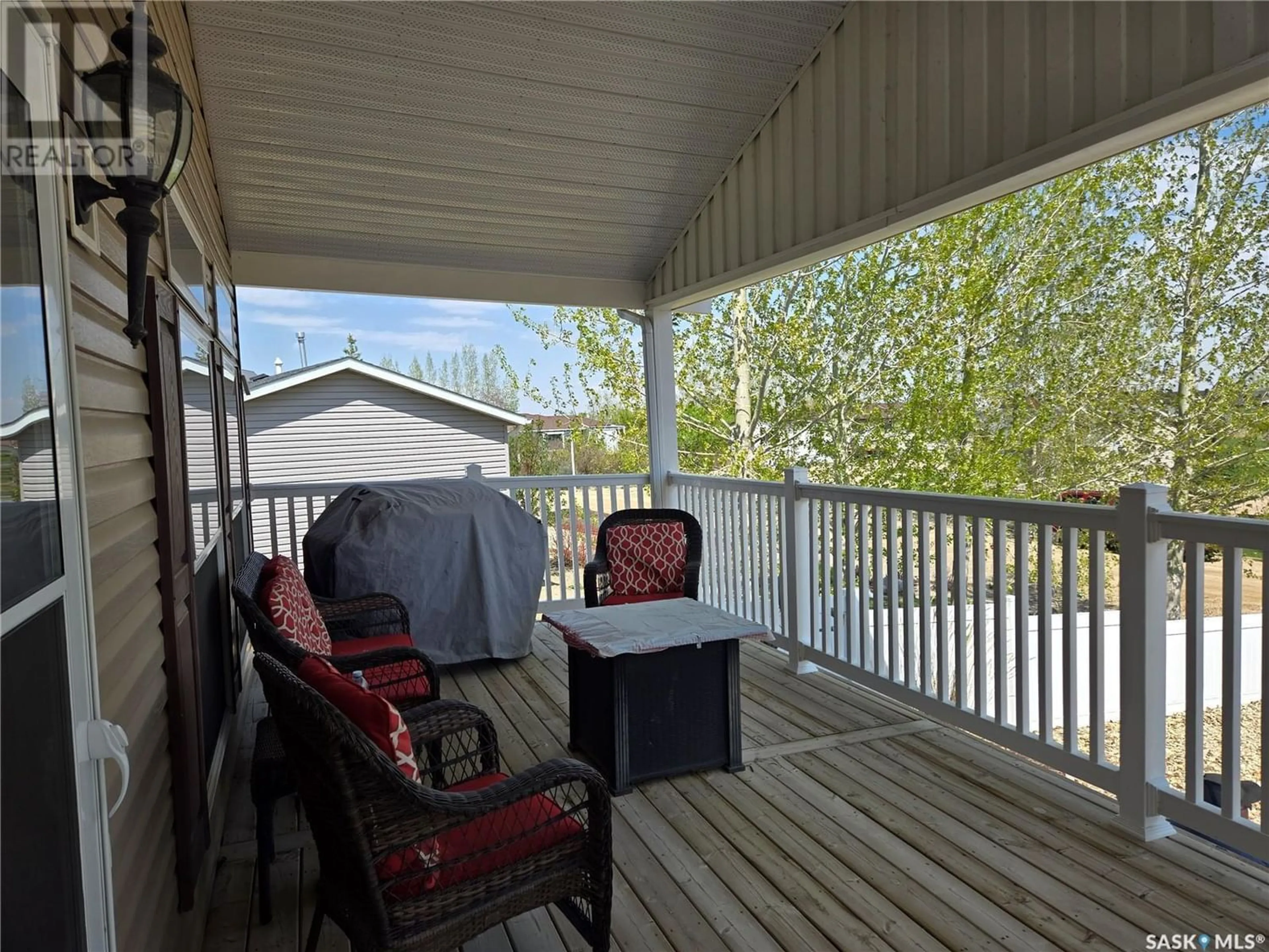 Patio for 33 Finch CRESCENT, Thomson Lake Saskatchewan S0H2K0