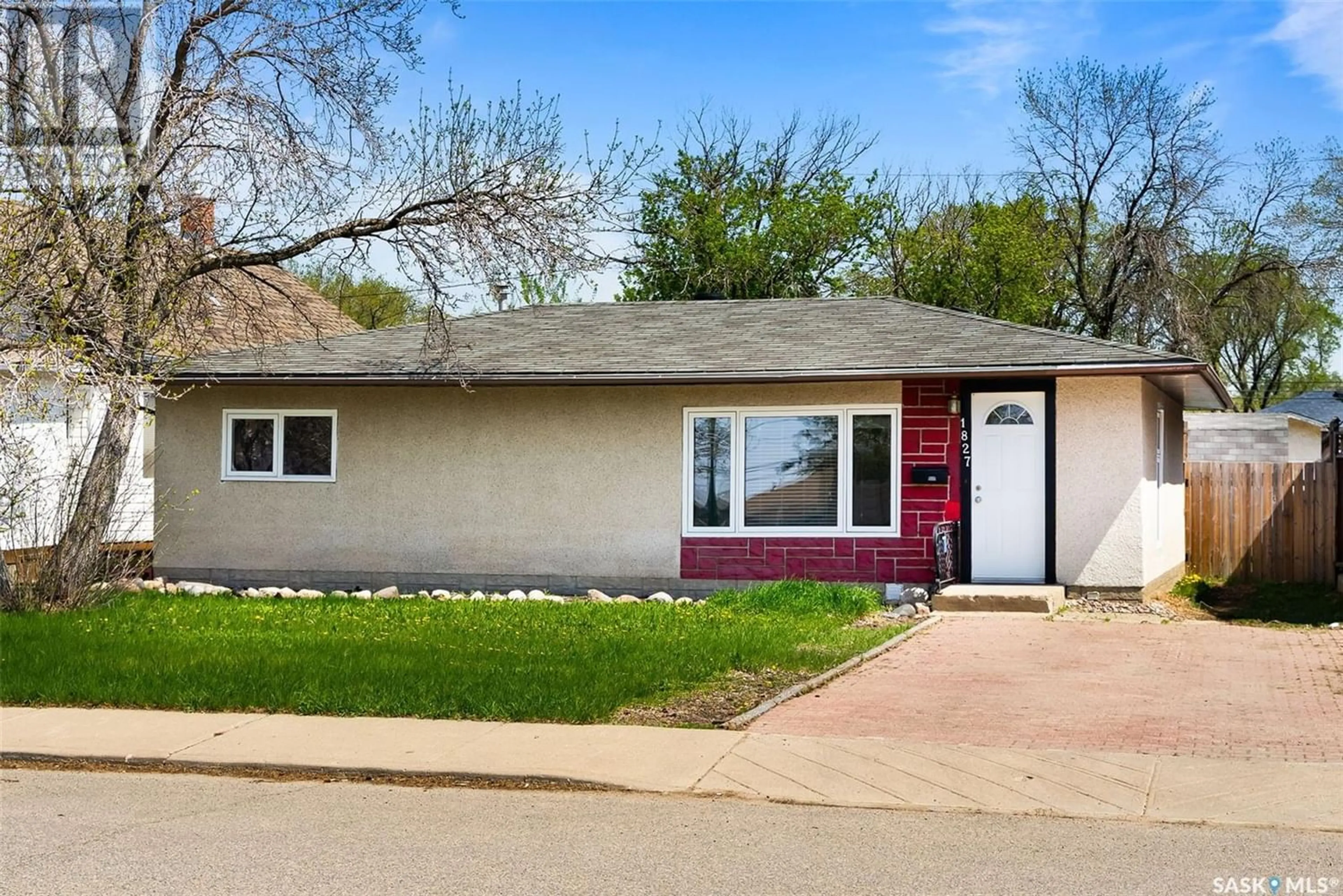 Frontside or backside of a home for 1827 Rupert STREET, Regina Saskatchewan S4N1W6