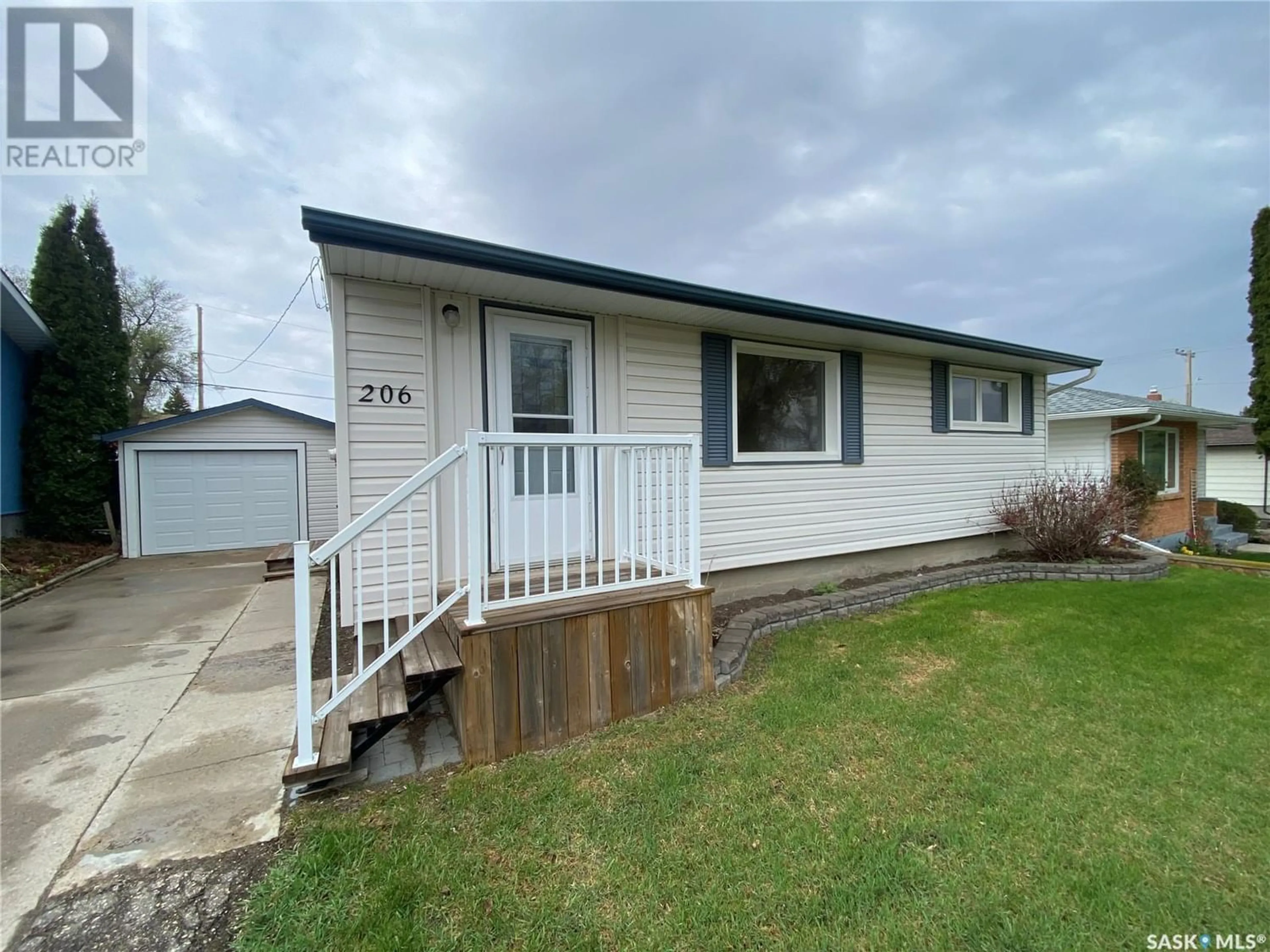 Frontside or backside of a home for 206 Third AVENUE S, Yorkton Saskatchewan S3N1E8