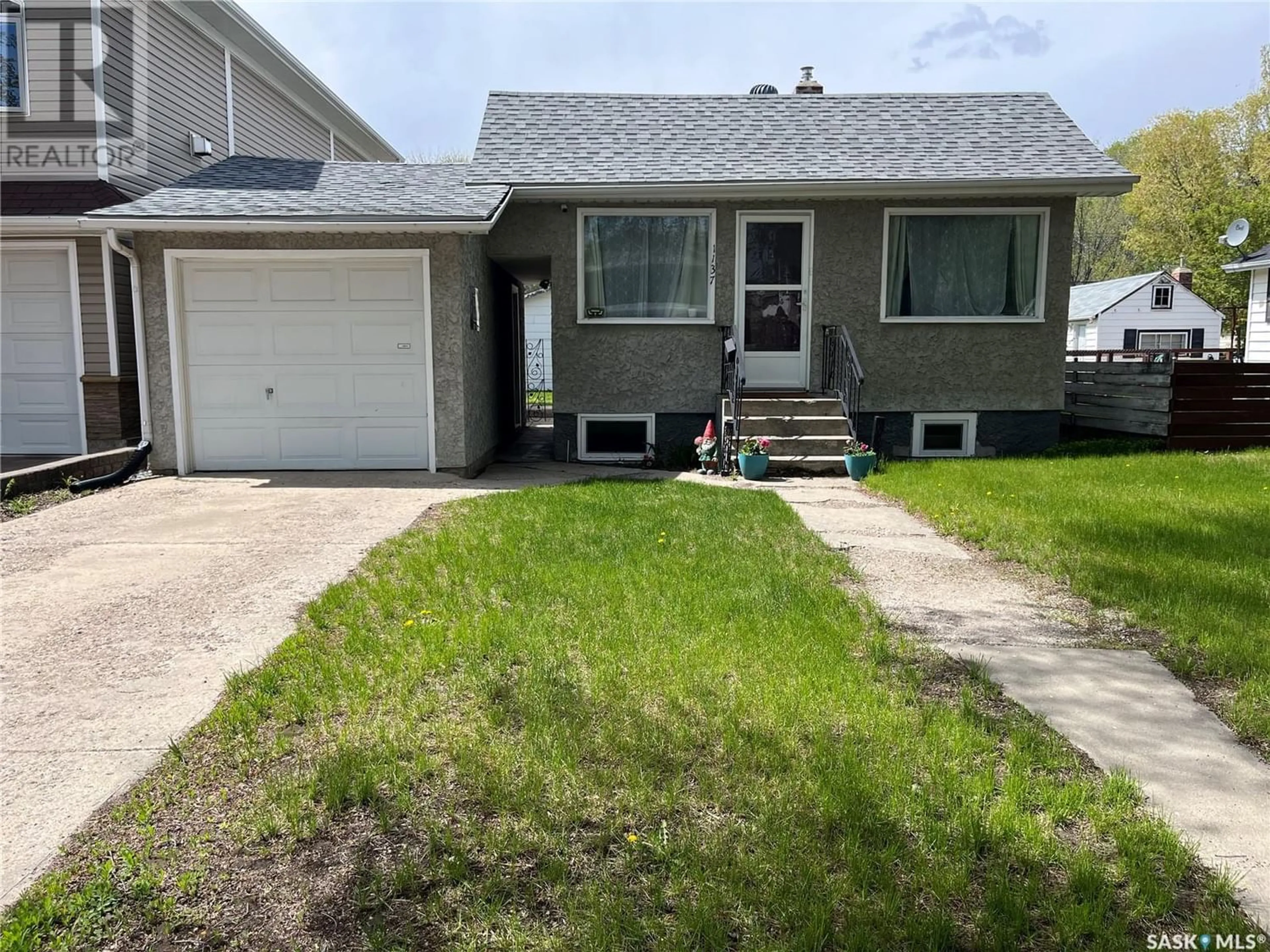 Frontside or backside of a home for 1137 J AVENUE S, Saskatoon Saskatchewan S7M2C2