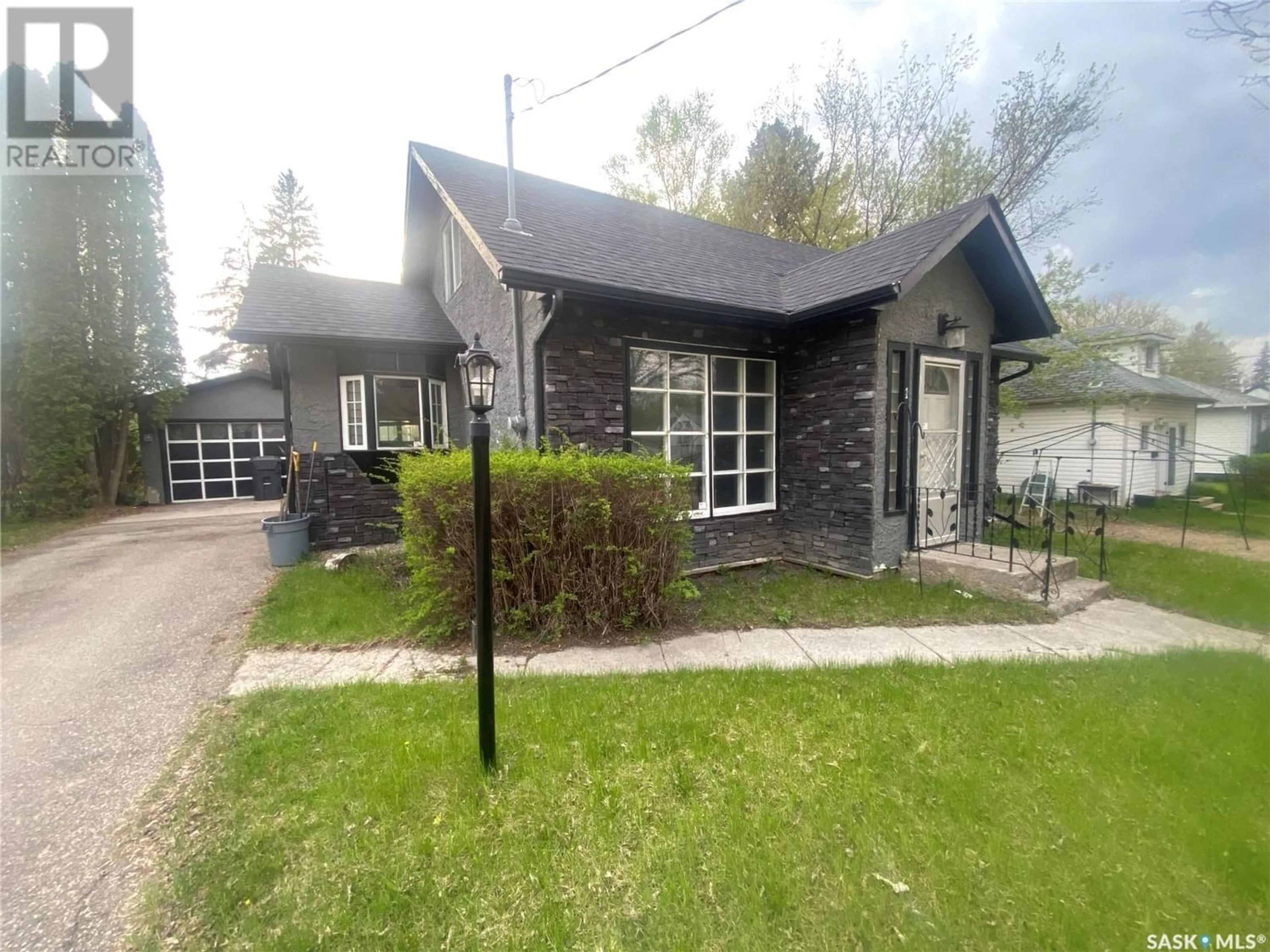 Outside view for 62 Haultain AVENUE, Yorkton Saskatchewan S3N1X7