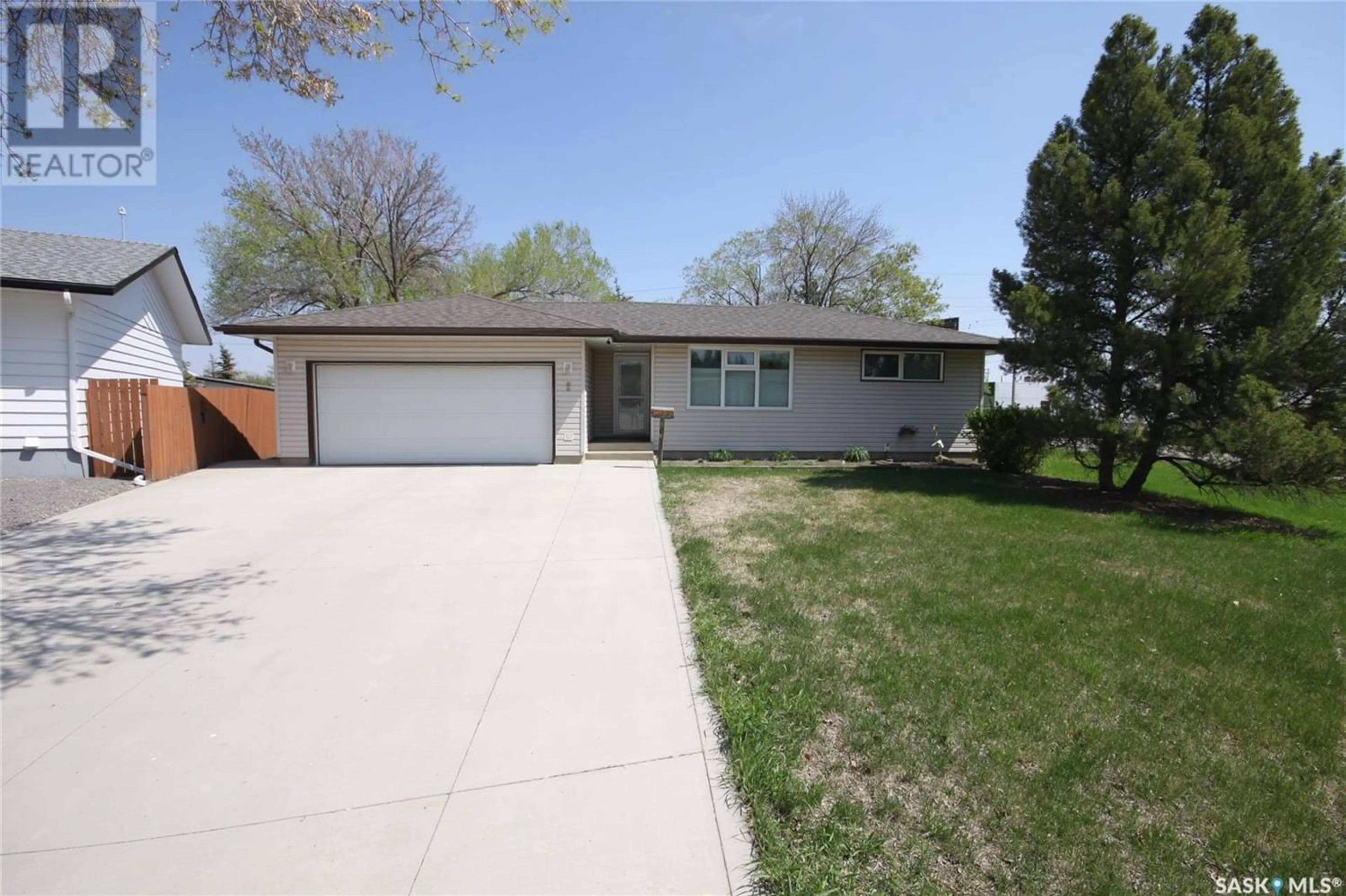 Frontside or backside of a home for 2 HAMMOND ROAD, Regina Saskatchewan S4R3C6