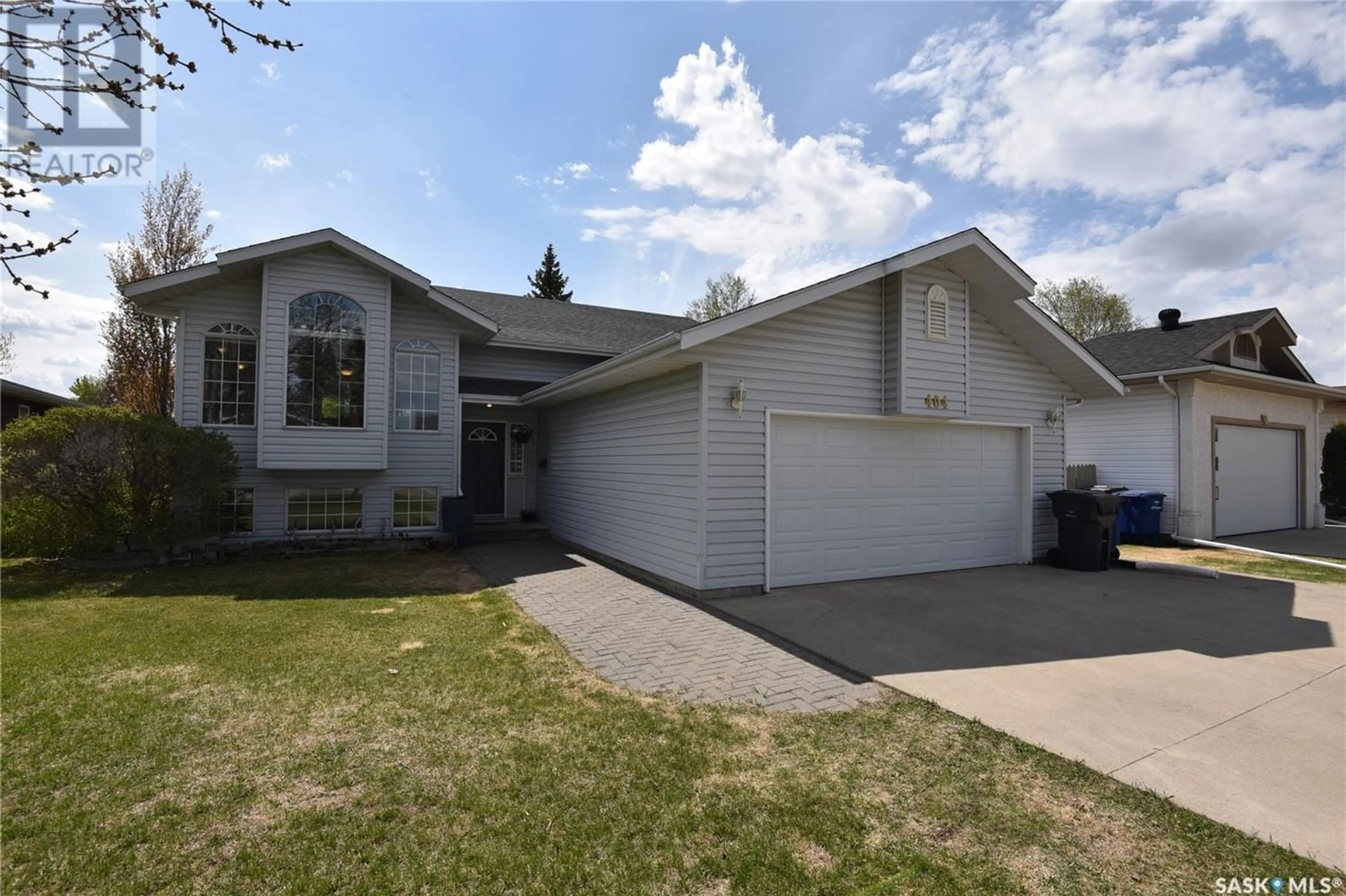 Frontside or backside of a home for 404 Neufeld AVENUE, Nipawin Saskatchewan S0E1E0
