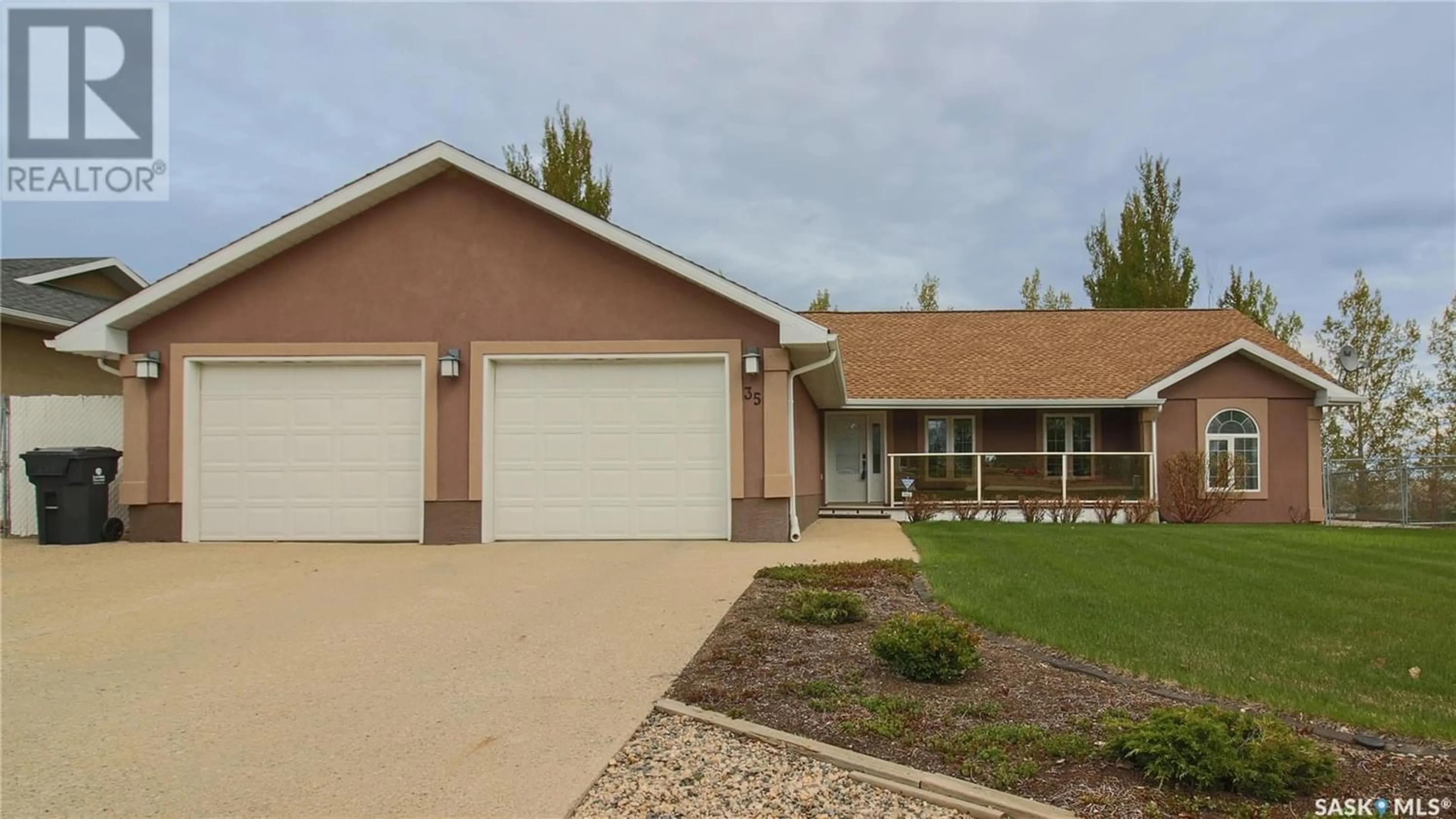 Frontside or backside of a home for 35 DEERCREST RUN, Deer Valley Saskatchewan S2V1B7