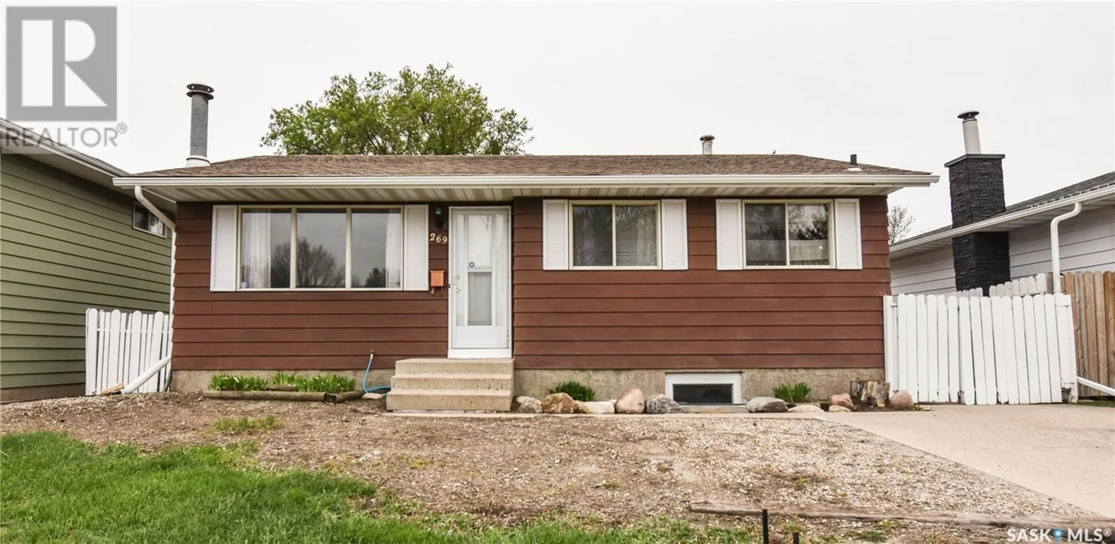 Home with vinyl exterior material for 269 Meighen CRESCENT, Saskatoon Saskatchewan S7L4W4
