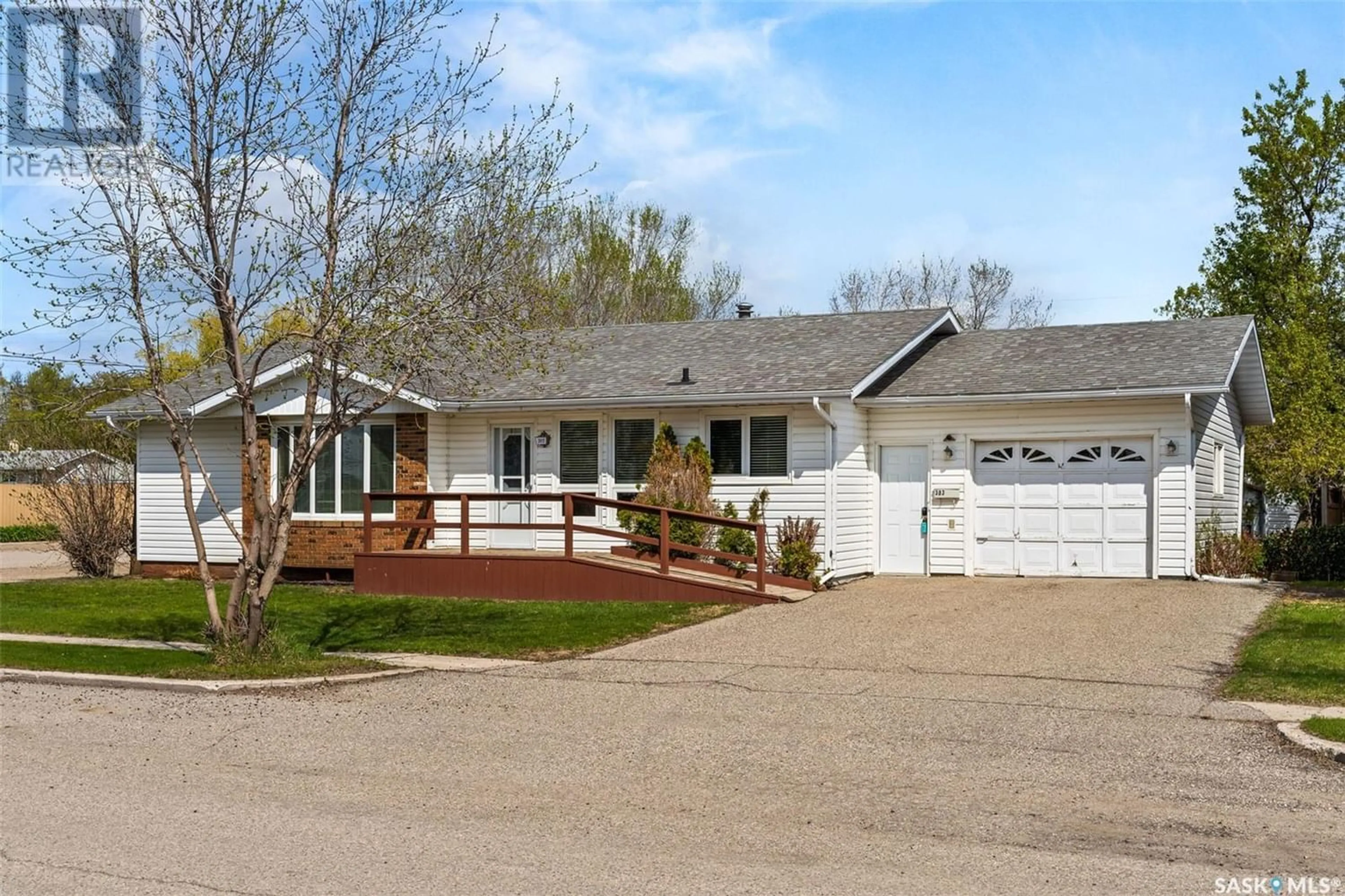 Frontside or backside of a home for 303 2nd AVENUE W, Montmartre Saskatchewan S0G3M0