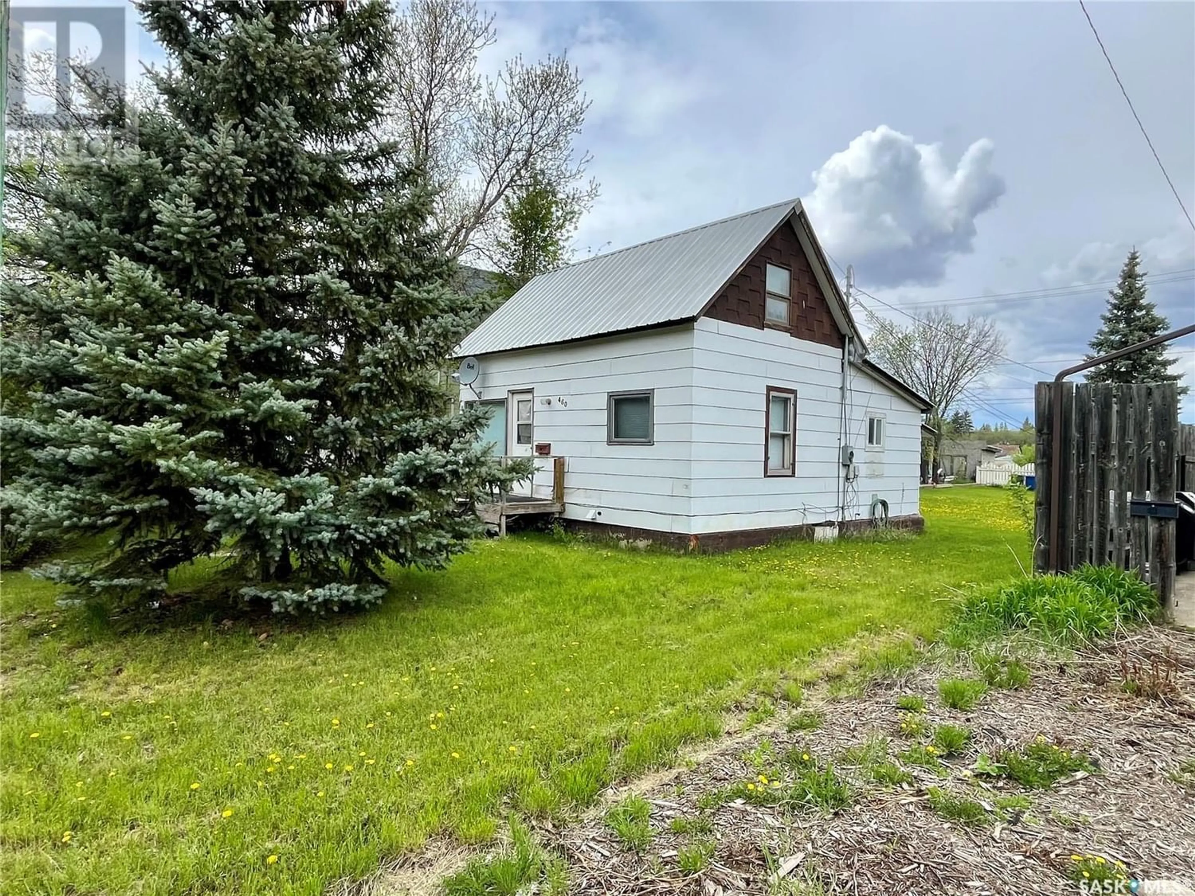 Cottage for 460 Hochelaga STREET E, Moose Jaw Saskatchewan S6H0P3