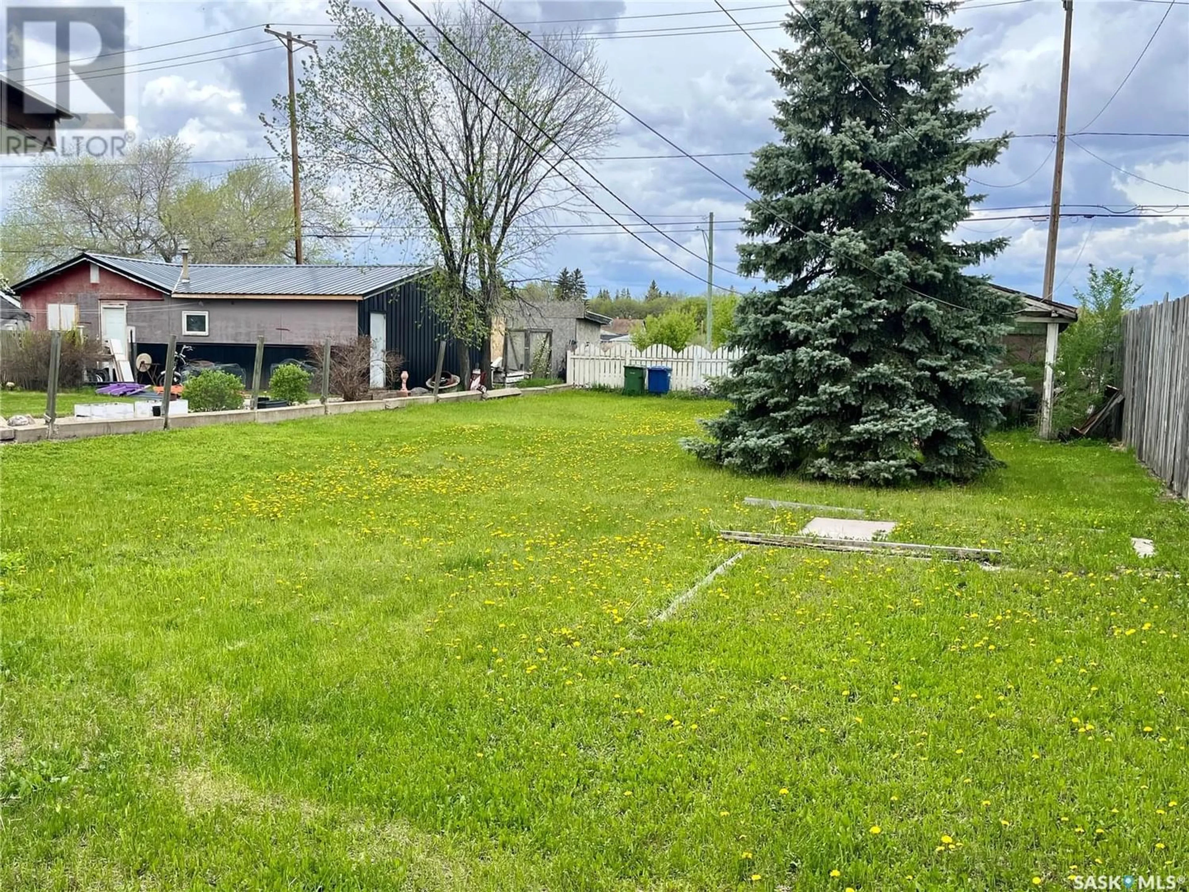 Fenced yard for 460 Hochelaga STREET E, Moose Jaw Saskatchewan S6H0P3