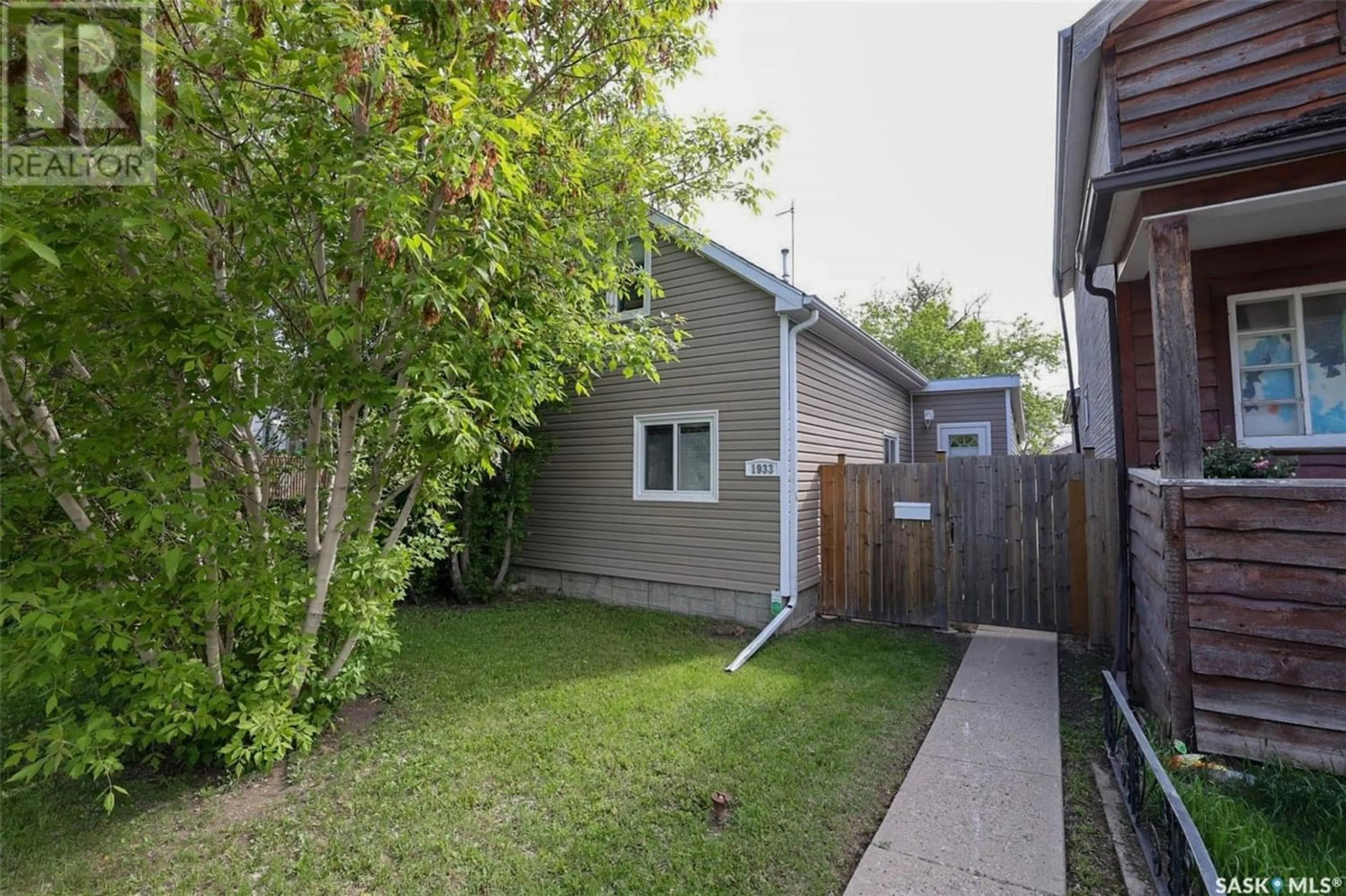 A pic from exterior of the house or condo for 1933 Broder STREET, Regina Saskatchewan S4N3R6