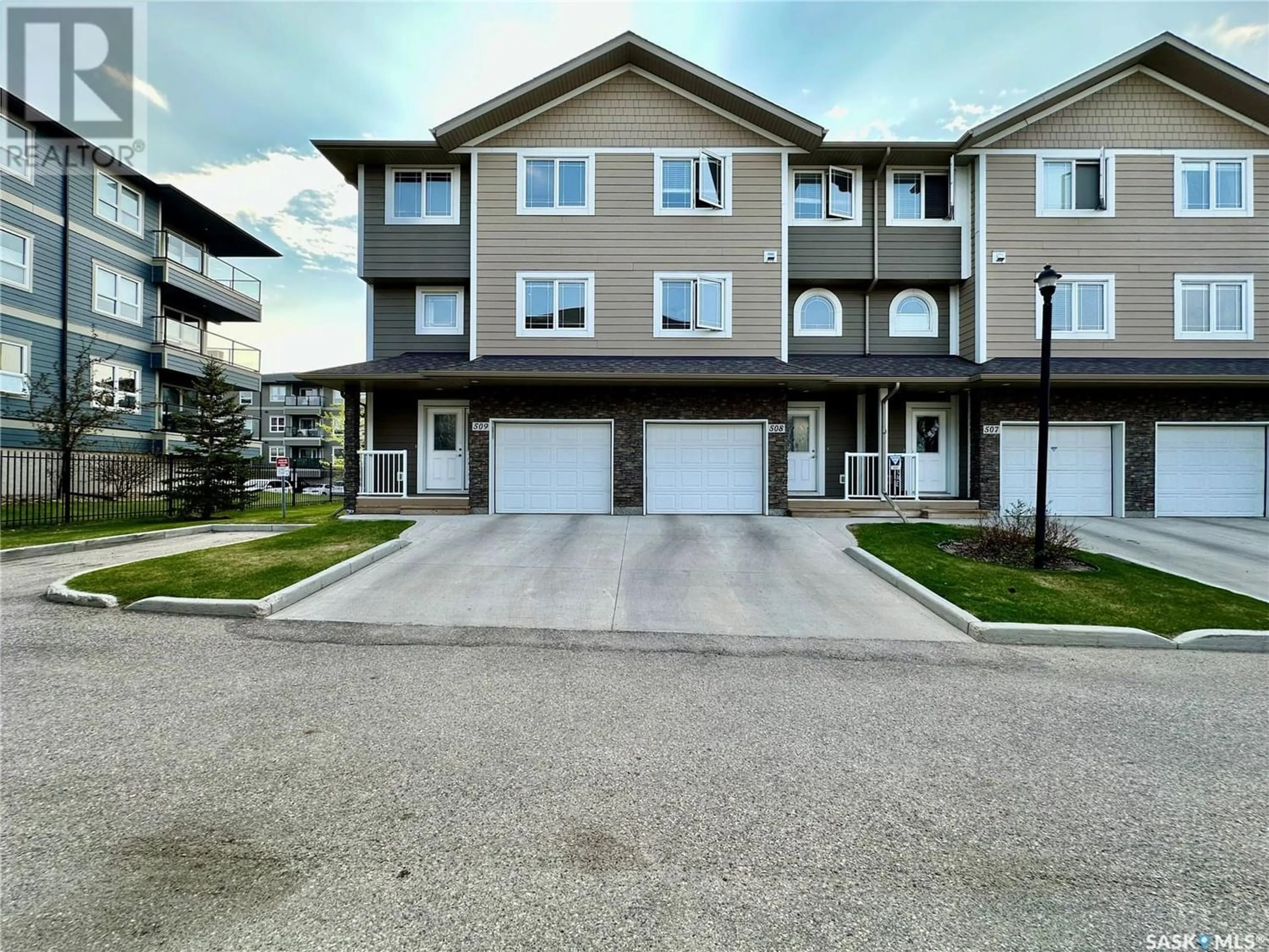 A pic from exterior of the house or condo for 508 212 Willis CRESCENT, Saskatoon Saskatchewan S7T0R7