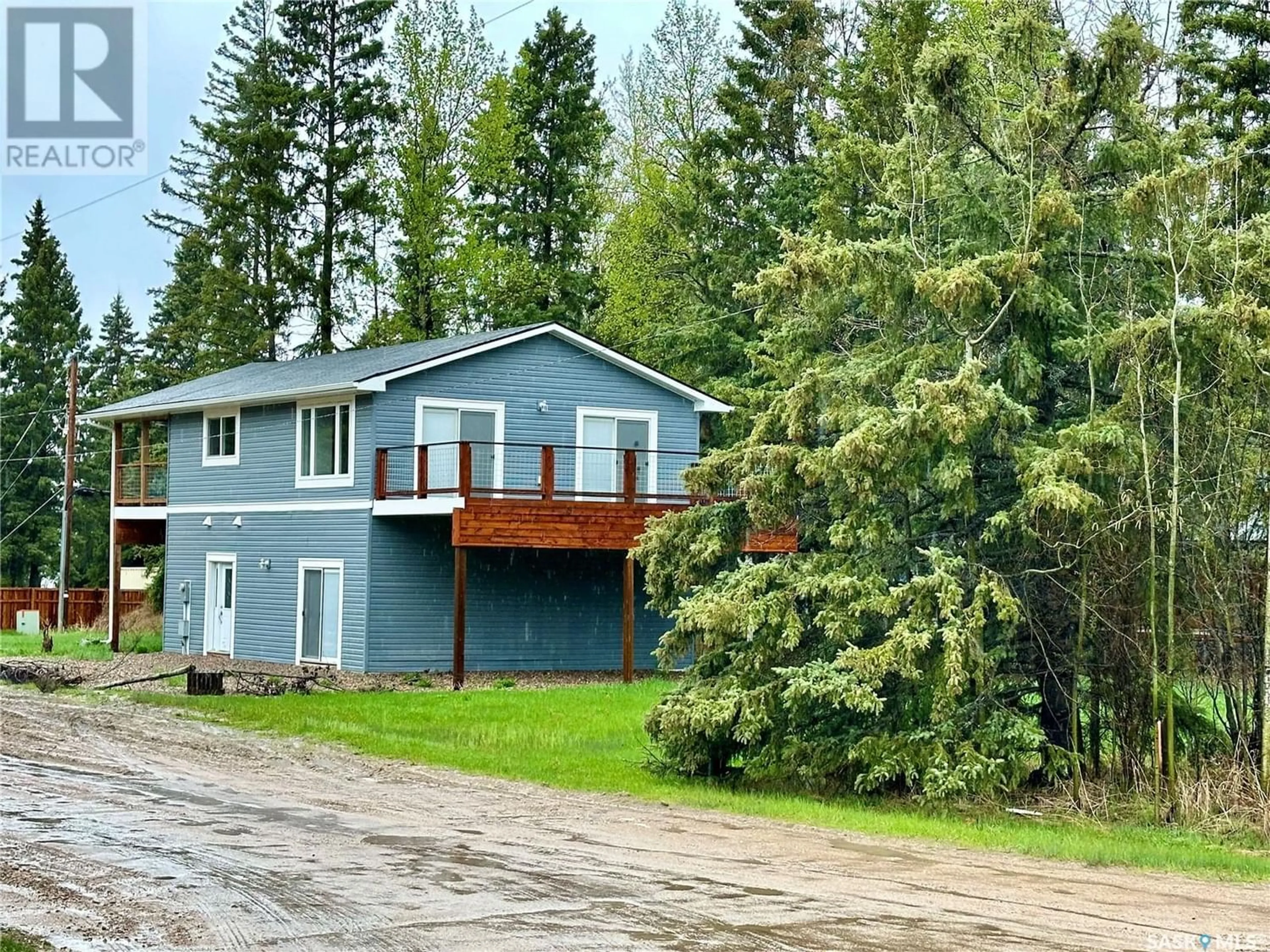 Cottage for 720 Railway Ave, Chitek Lake Saskatchewan S0J0L0