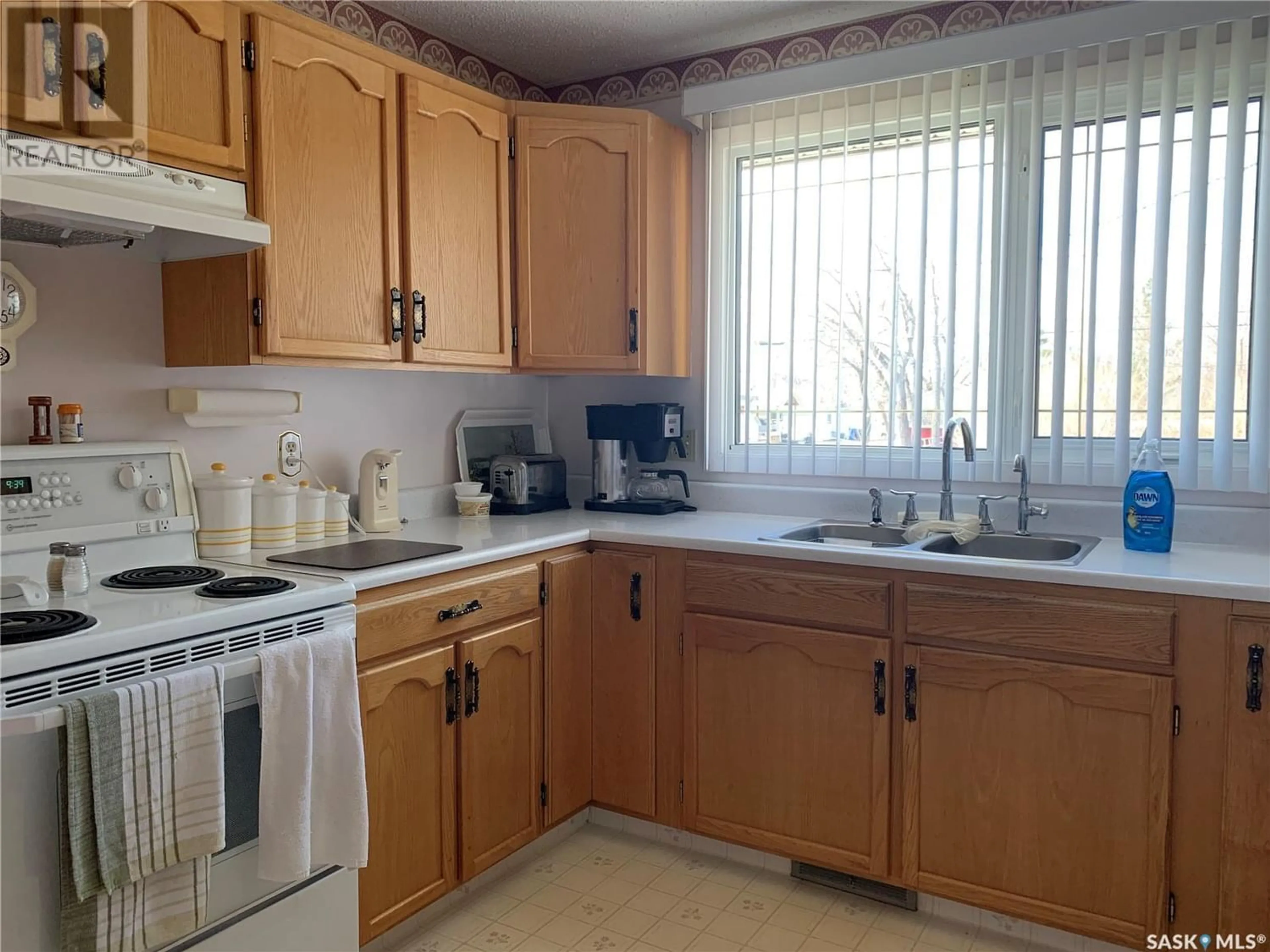 Standard kitchen for 305 Railway AVENUE, Midale Saskatchewan S0C1S0