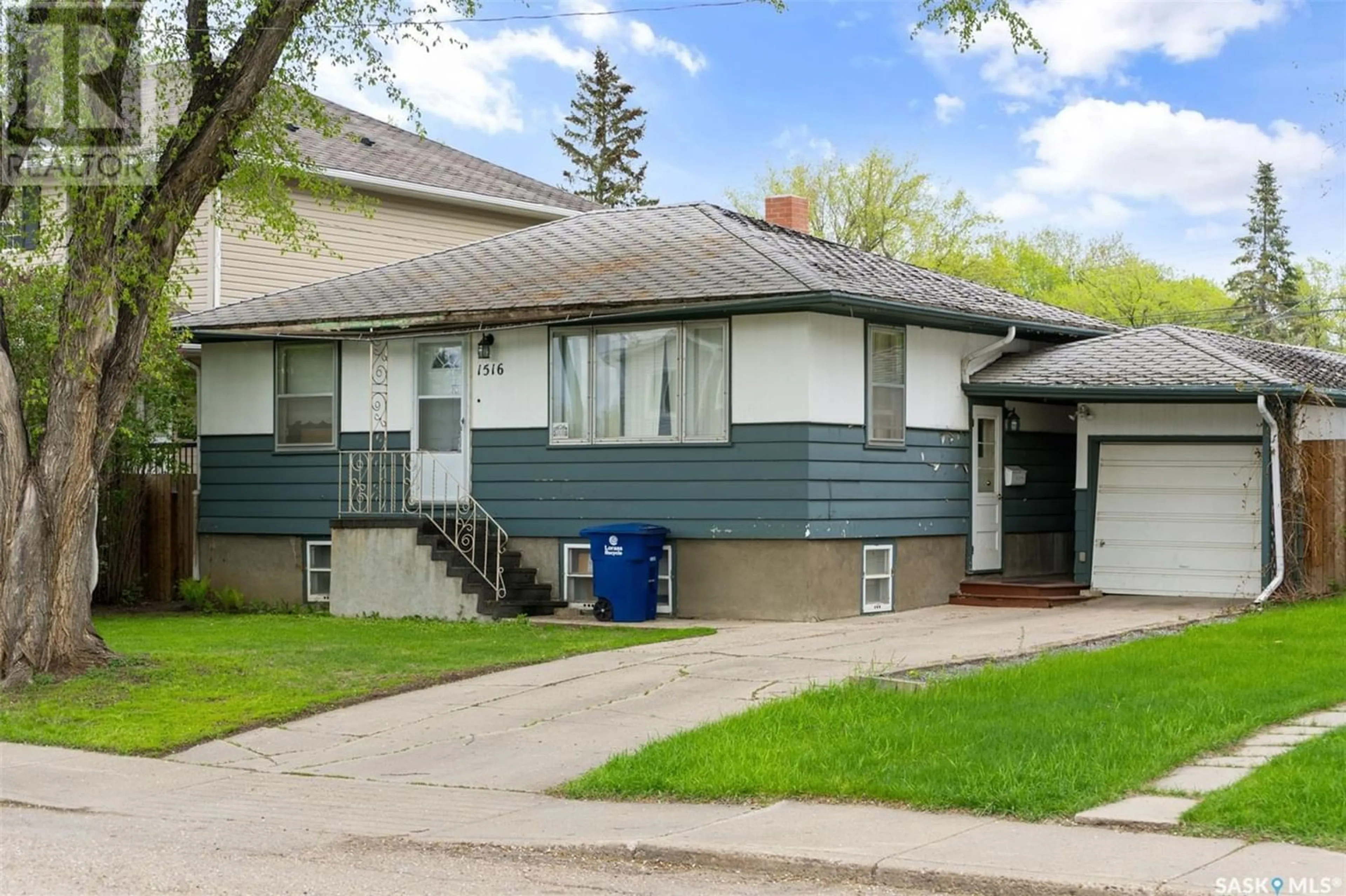 A pic from exterior of the house or condo for 1516 G AVENUE N, Saskatoon Saskatchewan S7L2B2