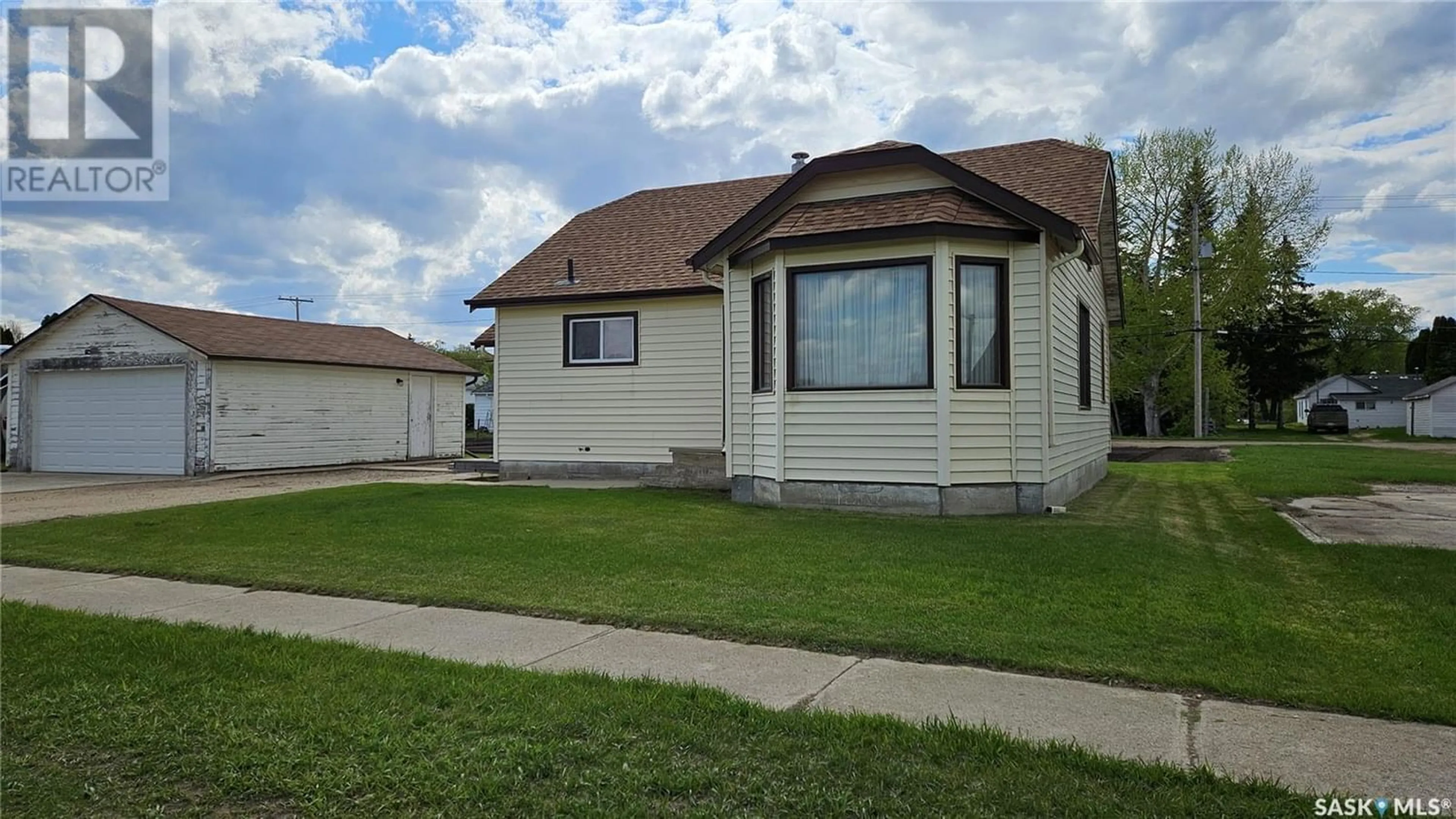 Frontside or backside of a home for 613 1st AVENUE, Cudworth Saskatchewan S0K1B0