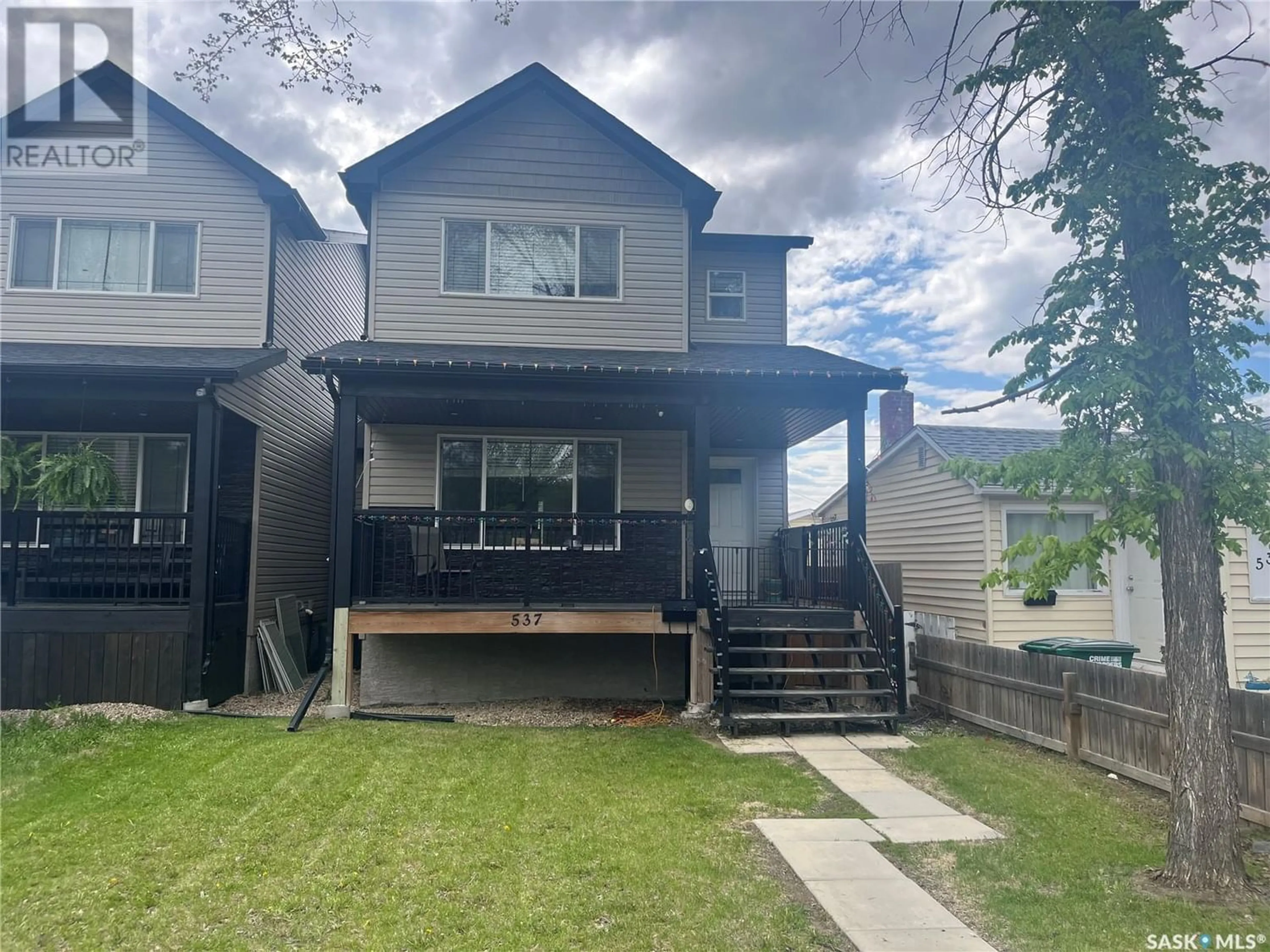 Frontside or backside of a home for 537 L AVENUE N, Saskatoon Saskatchewan S7L2P8