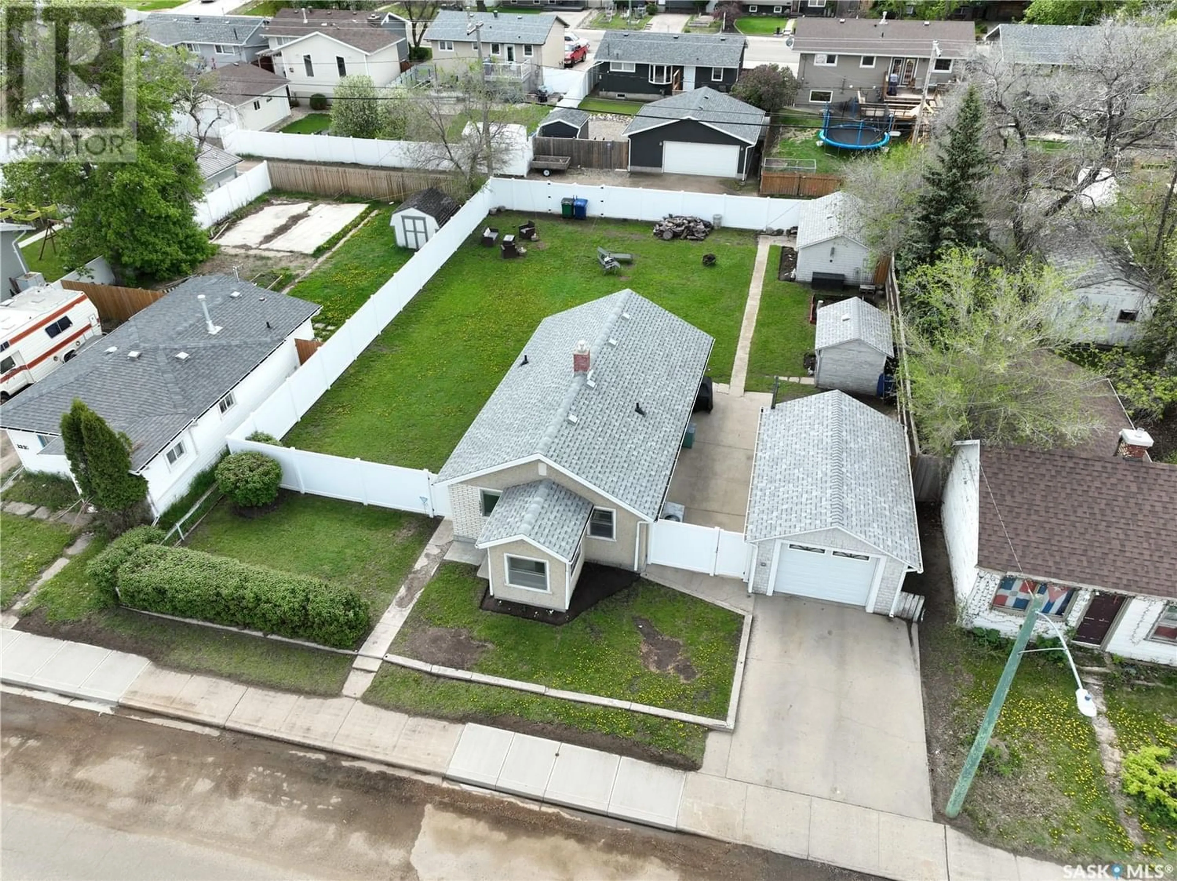 Frontside or backside of a home for 1337 Coteau STREET W, Moose Jaw Saskatchewan S6H5G9