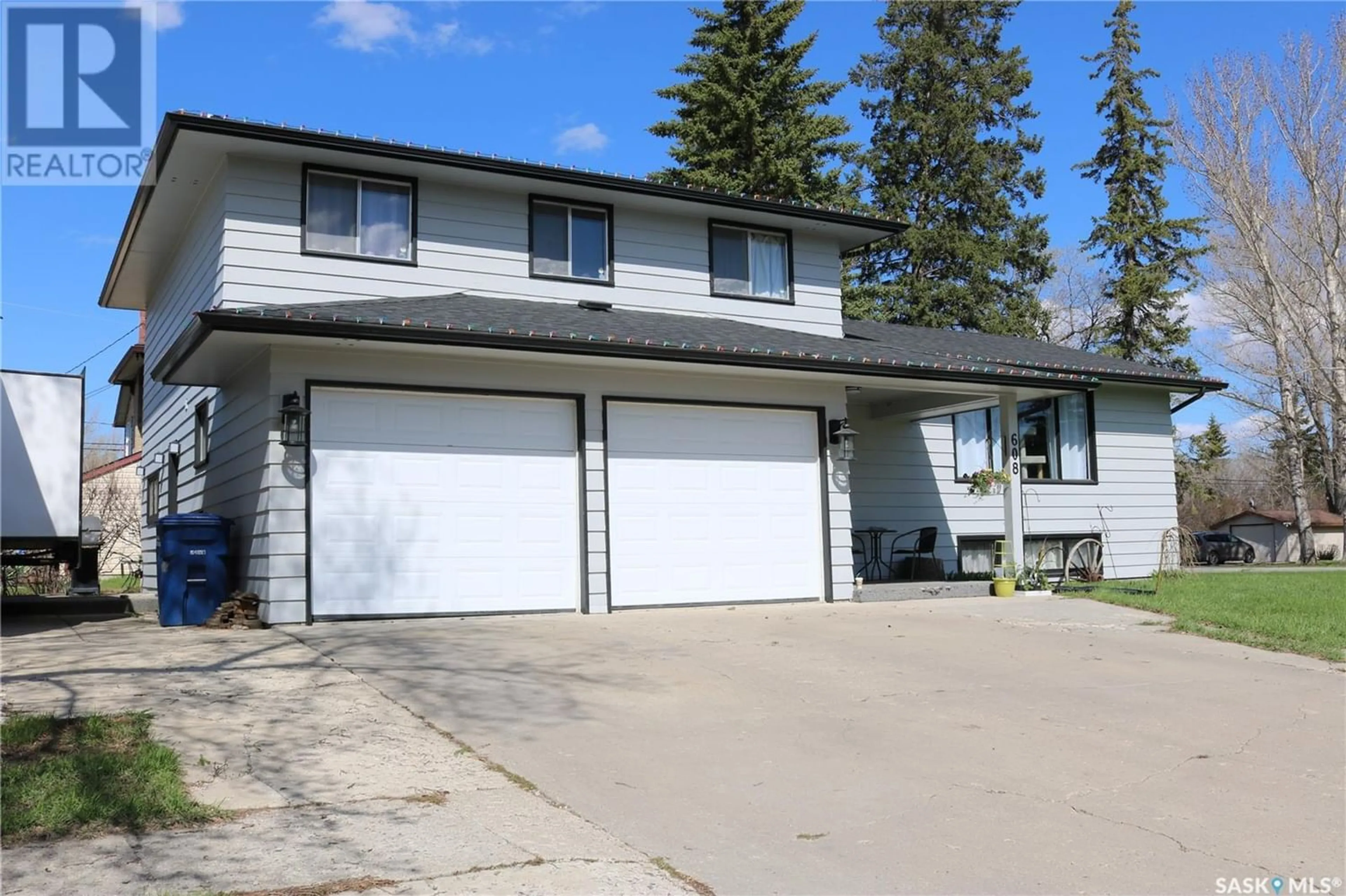 Frontside or backside of a home for 608 Windover AVENUE, Moosomin Saskatchewan S0G3N0