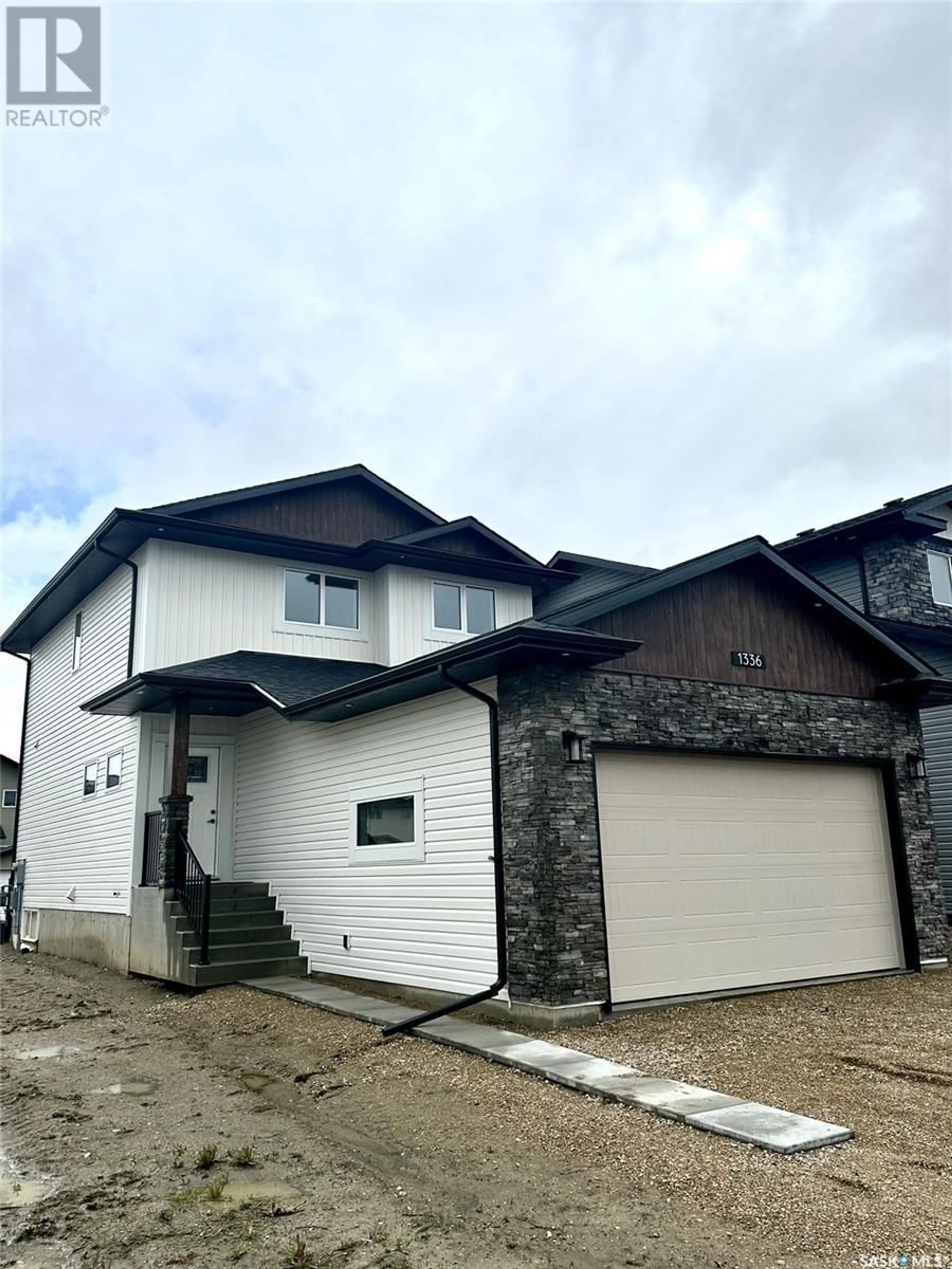 Contemporary kitchen for 1336 Parr Hill DRIVE, Martensville Saskatchewan S0K2T1