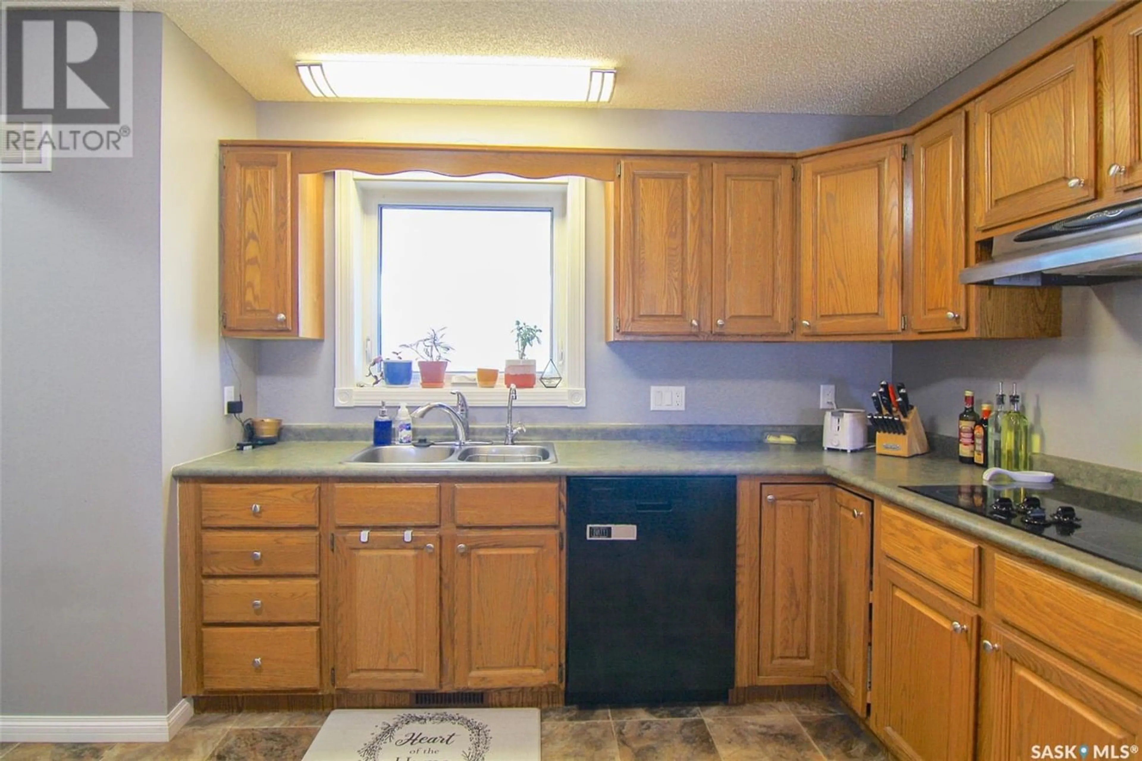 Standard kitchen for 2 Morrison DRIVE, Yorkton Saskatchewan S3N3X1