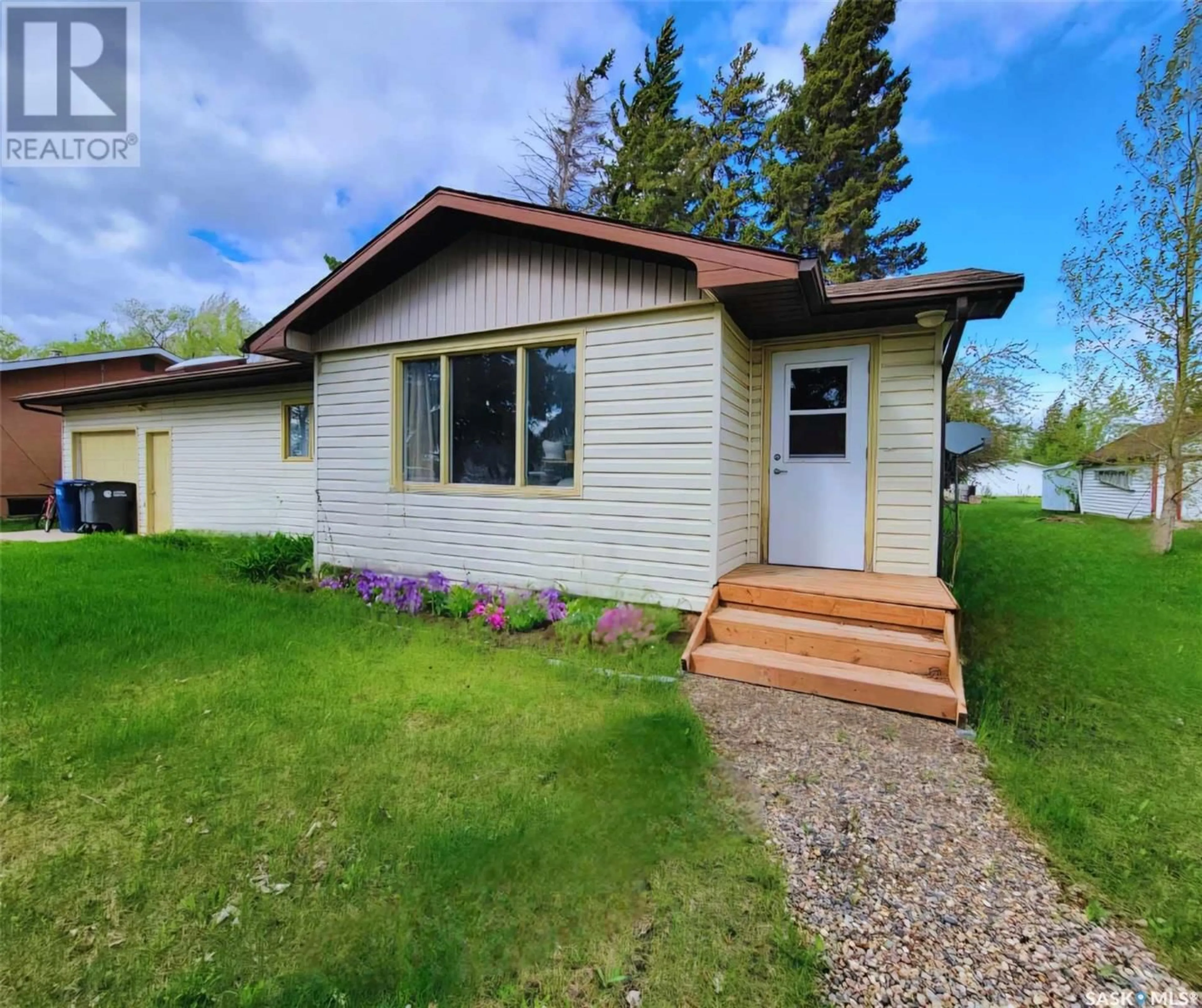 Frontside or backside of a home, cottage for 404 Second AVENUE, Spy Hill Saskatchewan S0A3W0