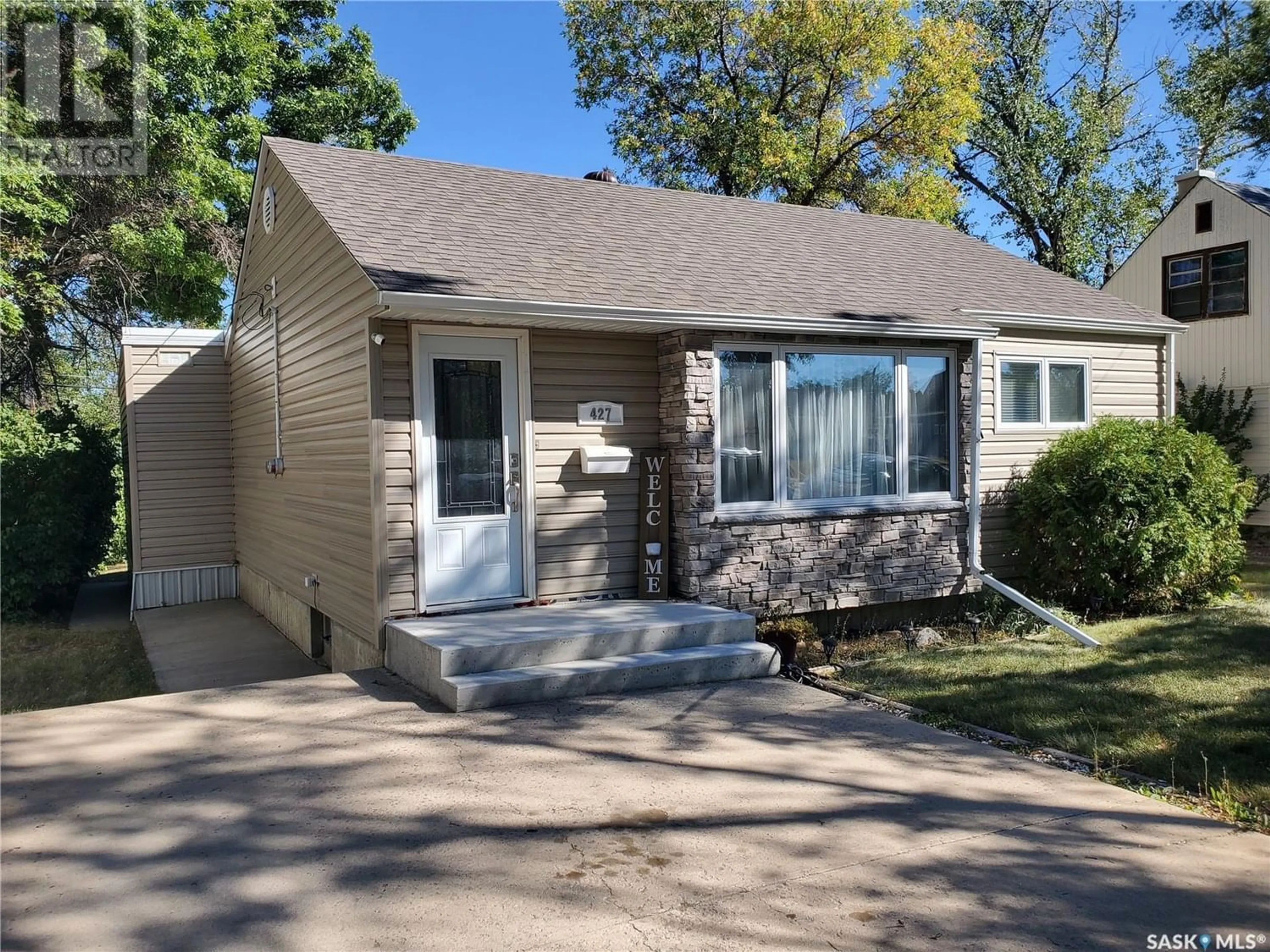 Frontside or backside of a home for 427 7th AVENUE NW, Swift Current Saskatchewan S9H0Z4