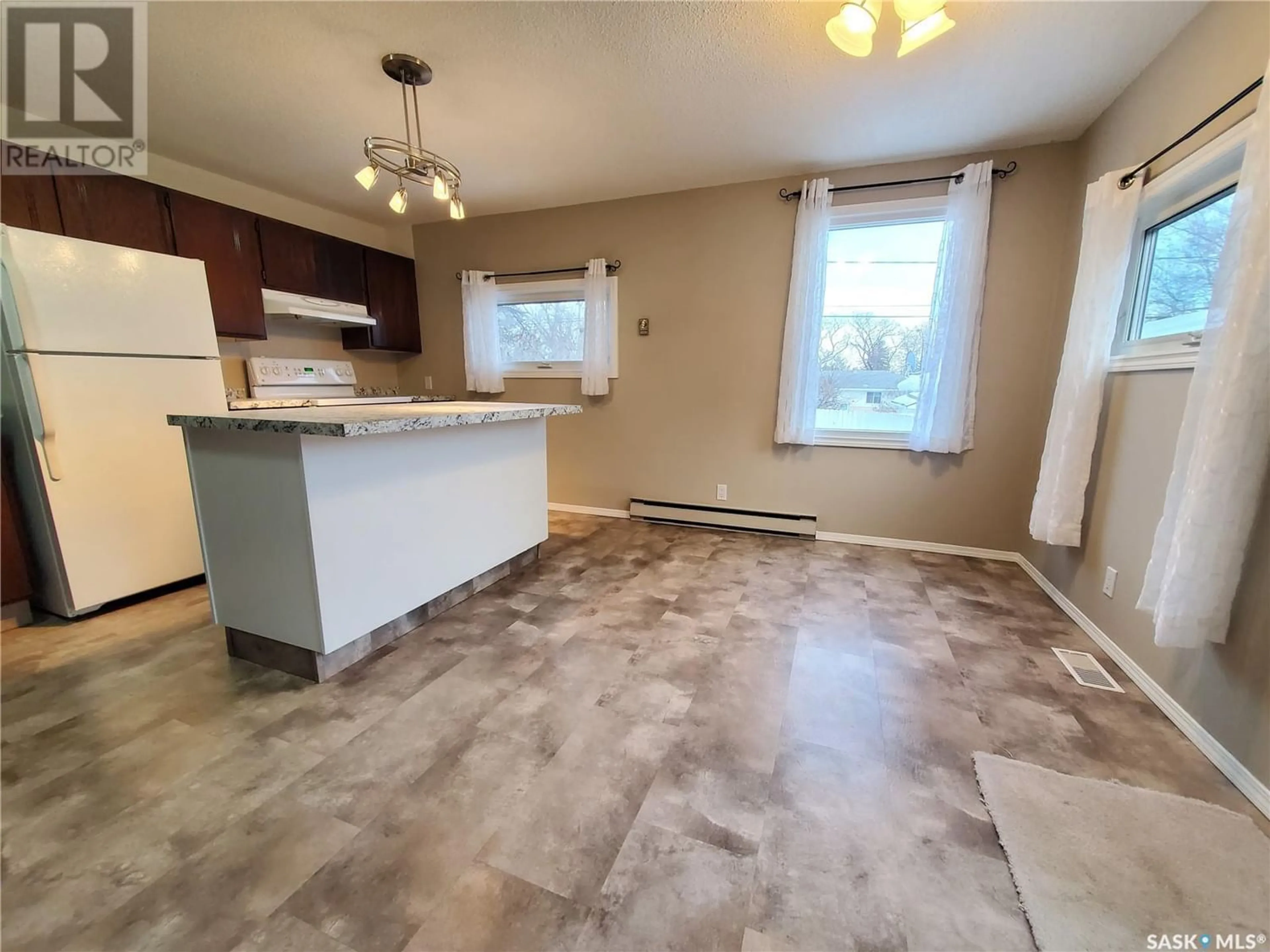 Kitchen for 427 7th AVENUE NW, Swift Current Saskatchewan S9H0Z4