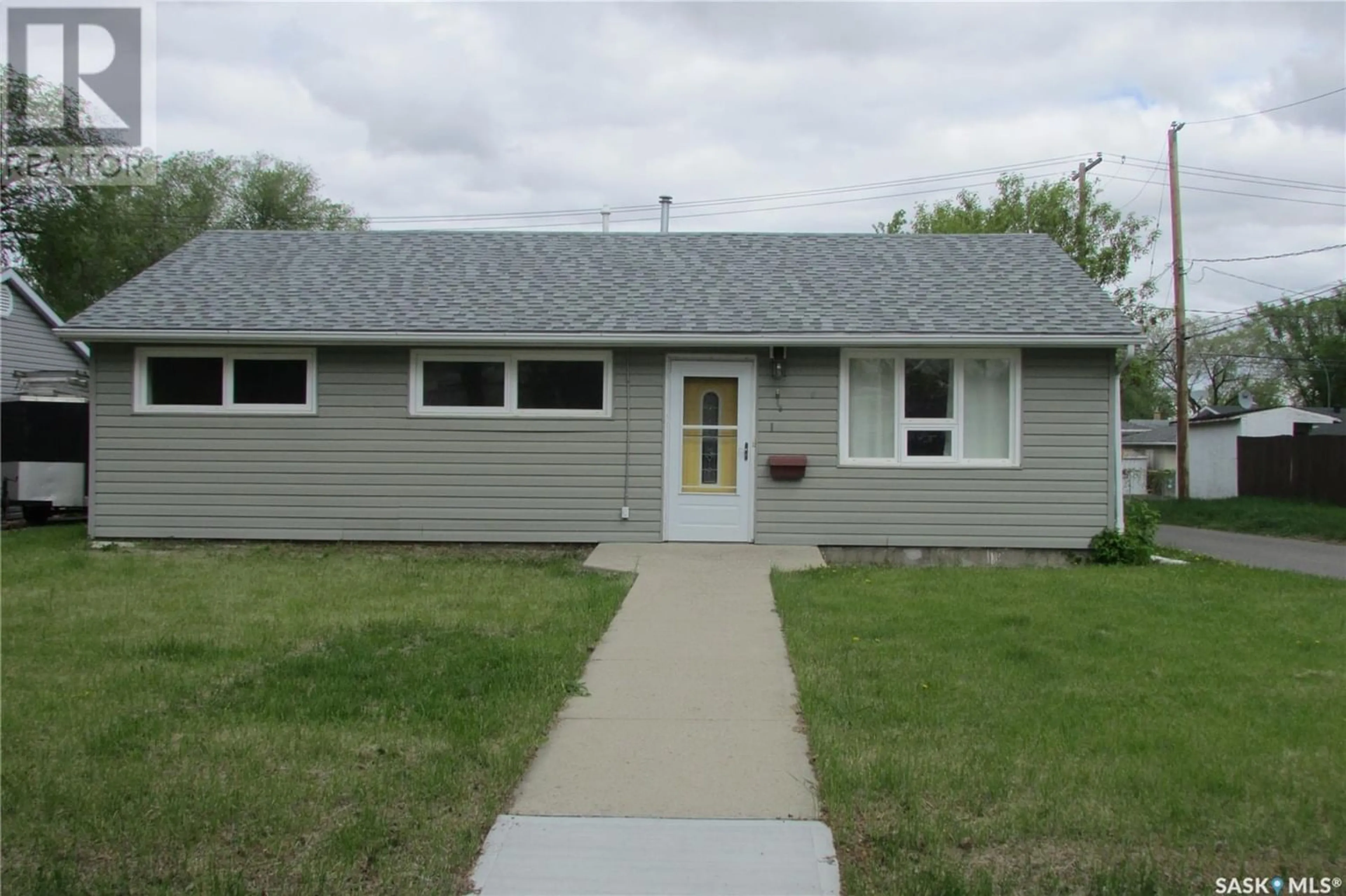 Home with vinyl exterior material for 55 Robinson CRESCENT, Regina Saskatchewan S4R3R1