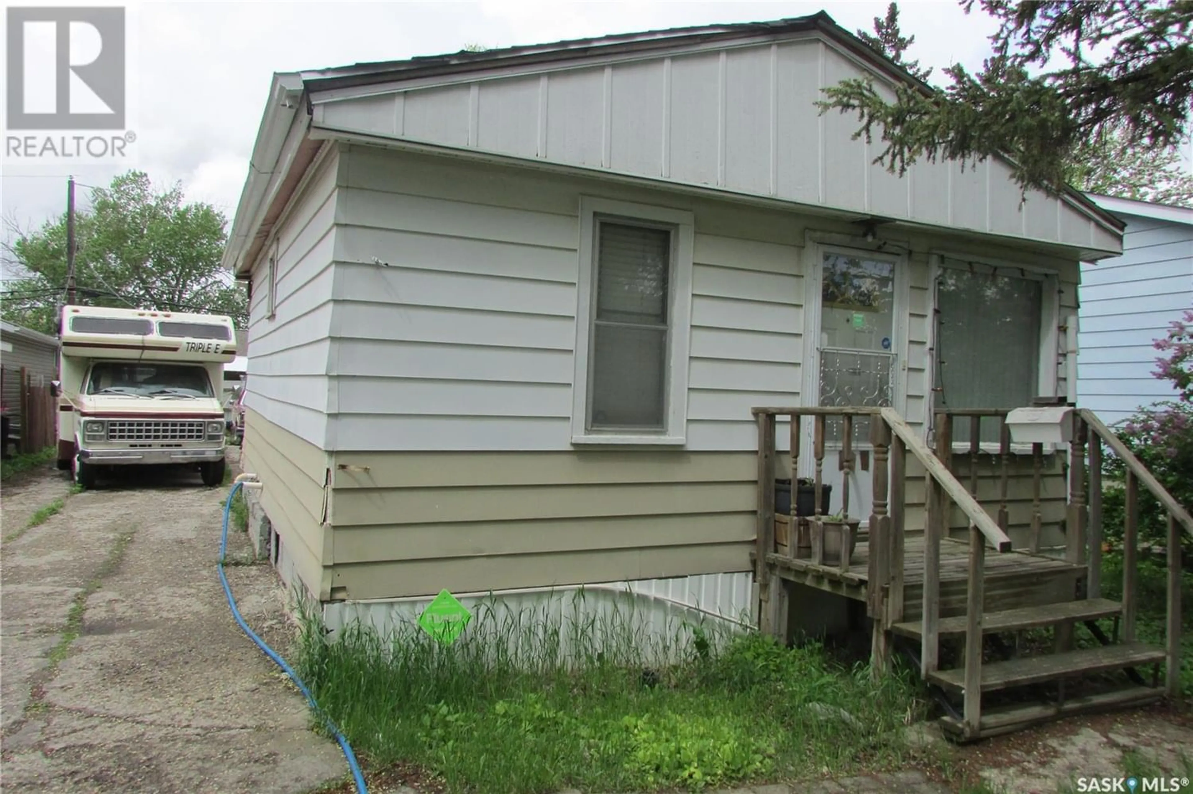 Home with vinyl exterior material for 430 Robinson STREET, Regina Saskatchewan S4R3R4