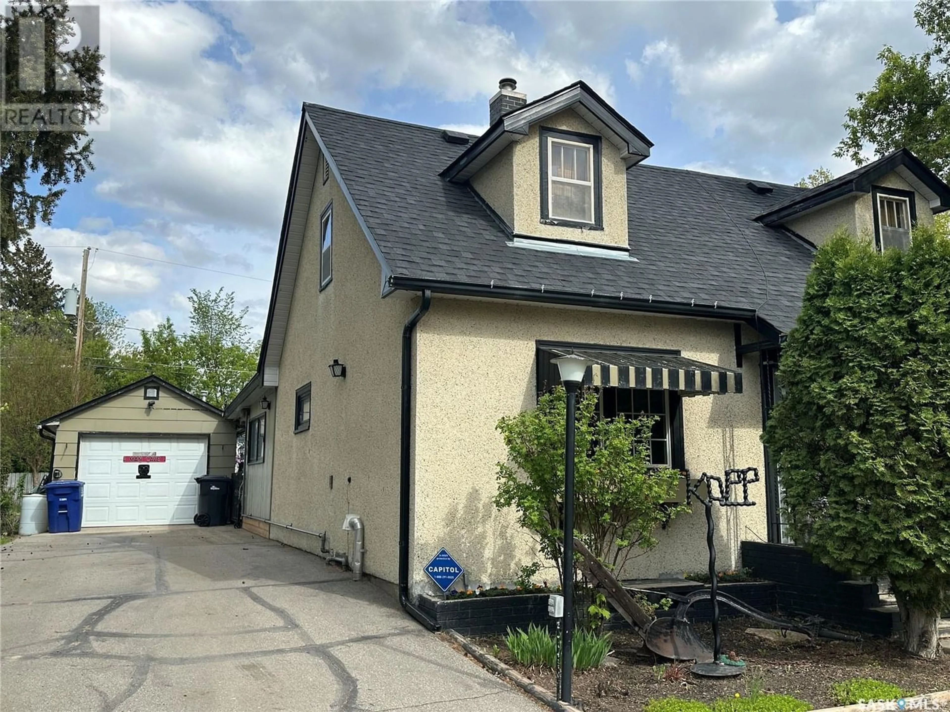 Frontside or backside of a home for 118 8th STREET, Weyburn Saskatchewan S4H1C9