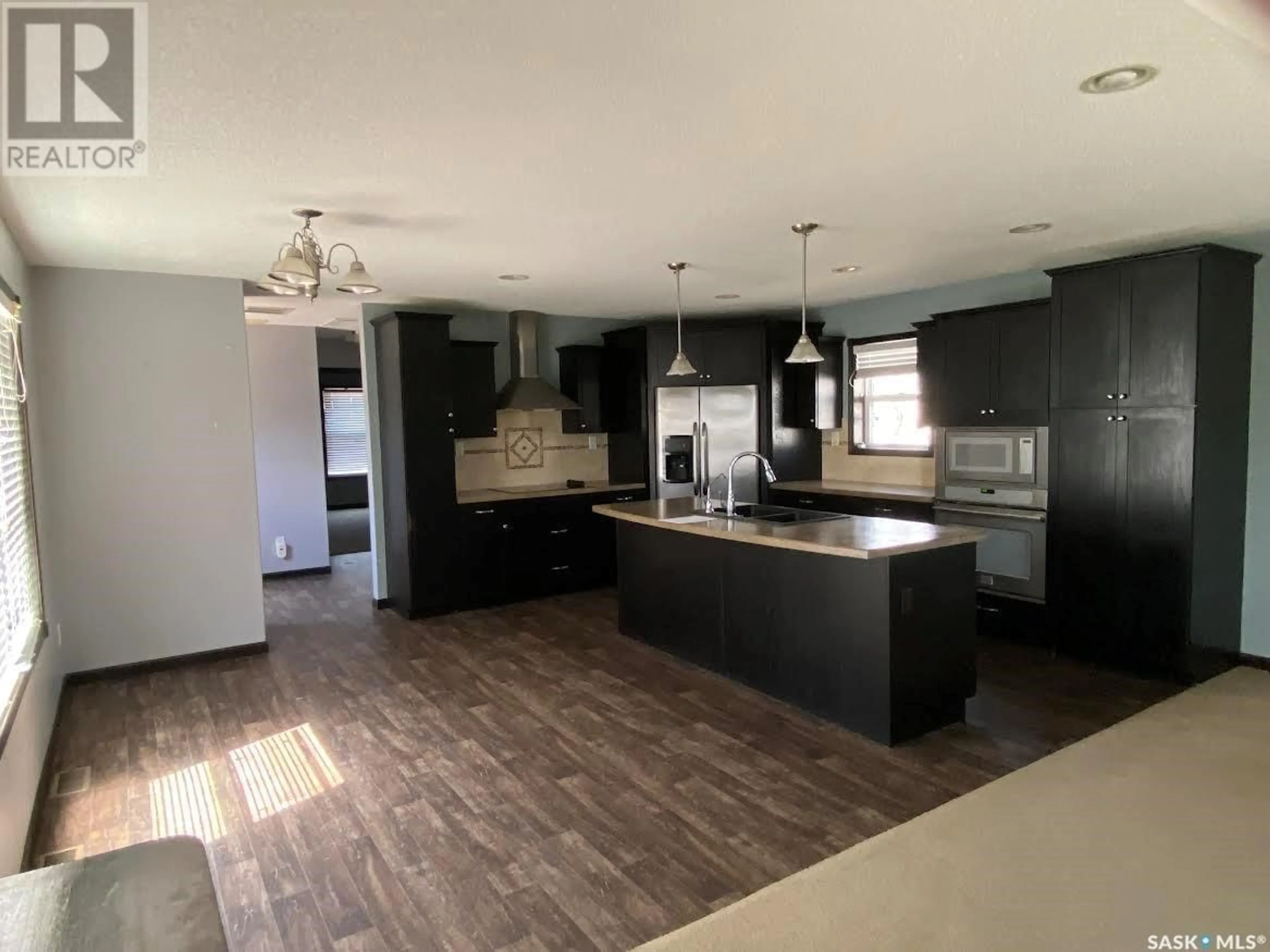 Open concept kitchen for 36 Westshore GREEN, Yorkton Saskatchewan S3N2X1