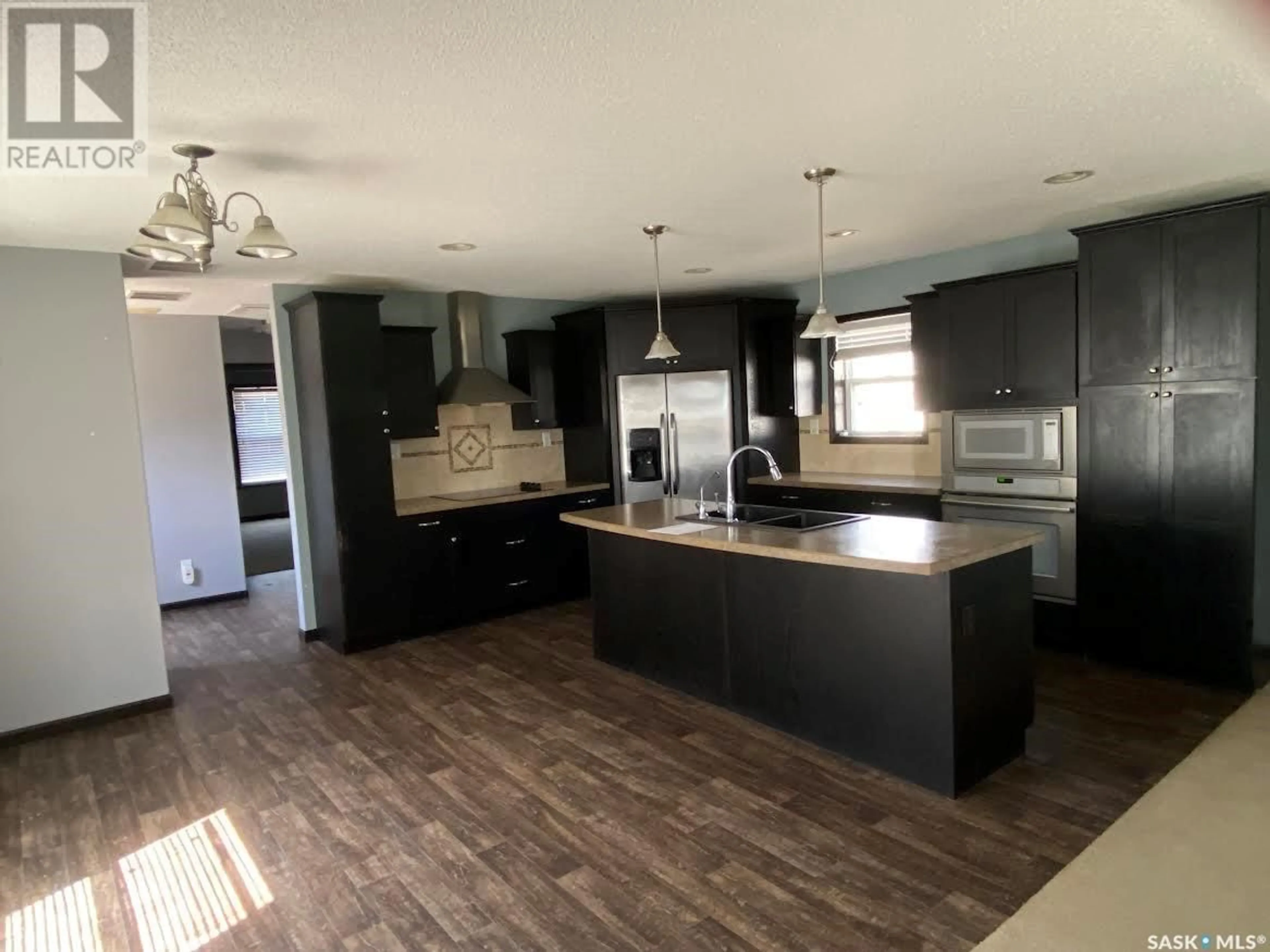 Open concept kitchen for 36 Westshore GREEN, Yorkton Saskatchewan S3N2X1