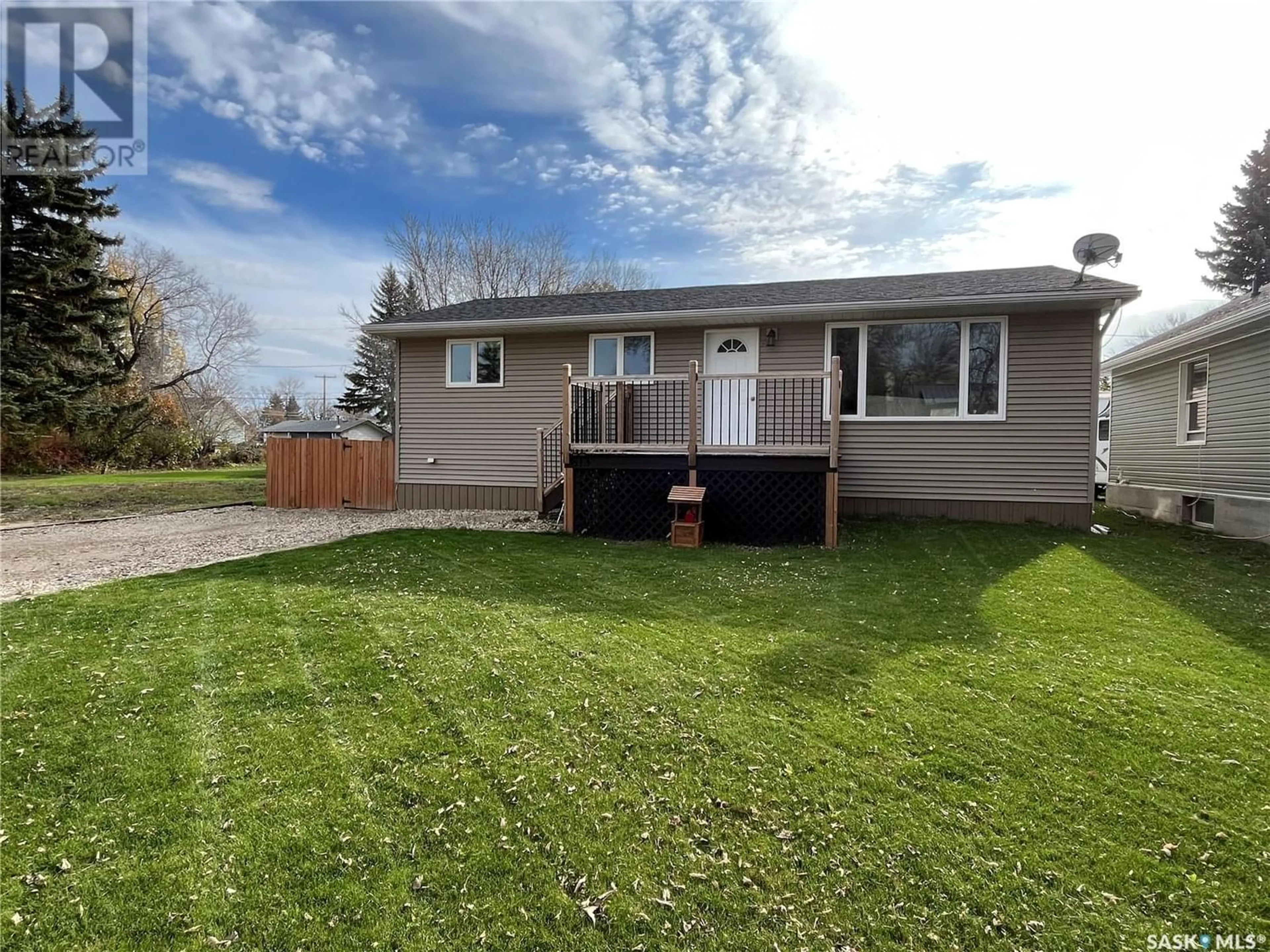 Frontside or backside of a home for 813 Moose STREET, Moosomin Saskatchewan S0G3N0