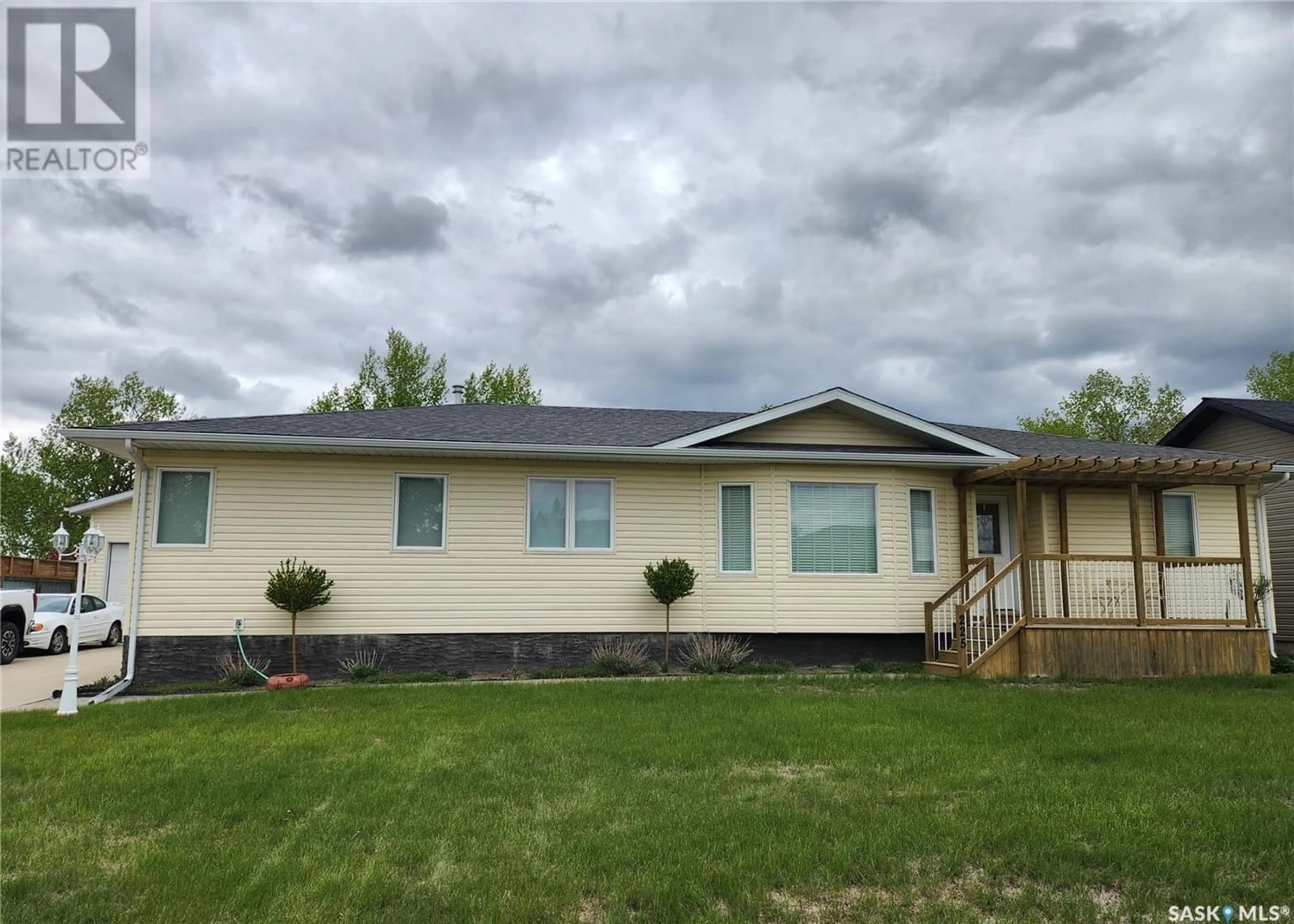 Frontside or backside of a home for 225 3rd STREET, North Weyburn Saskatchewan S0C1X0