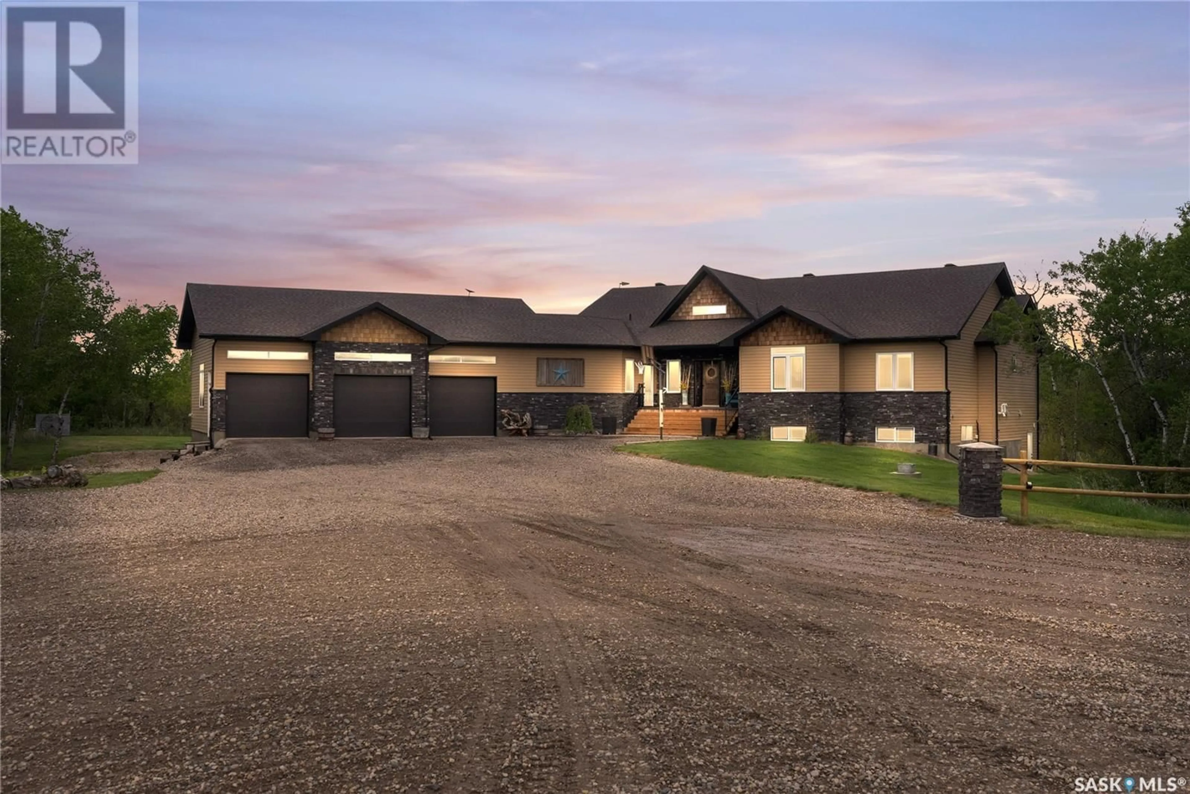 Indoor garage for KING COUNTRY ACREAGE, Dundurn Rm No. 314 Saskatchewan S7K3J8