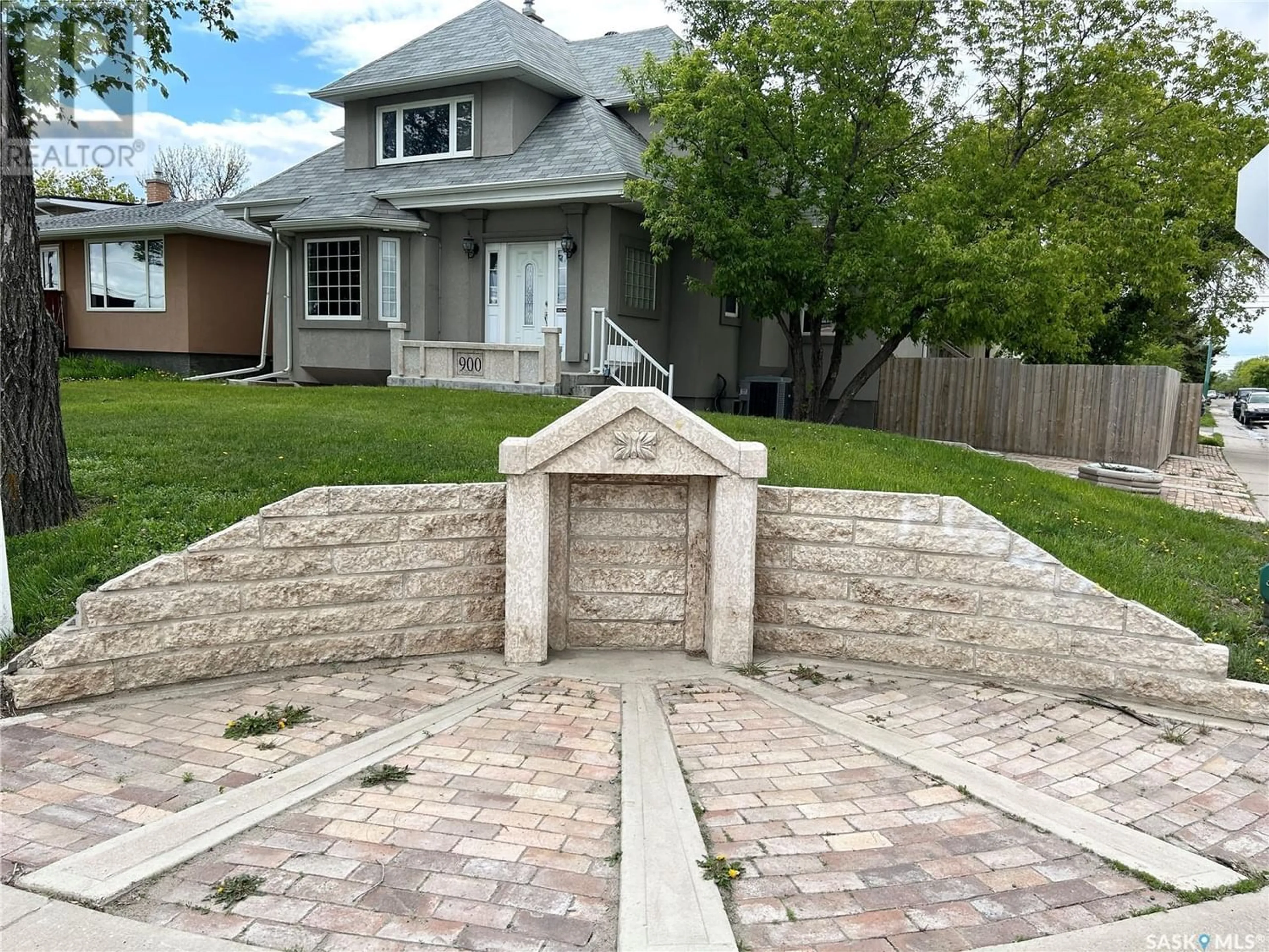 Frontside or backside of a home for 900 MCDONALD STREET, Regina Saskatchewan S4N2Z7