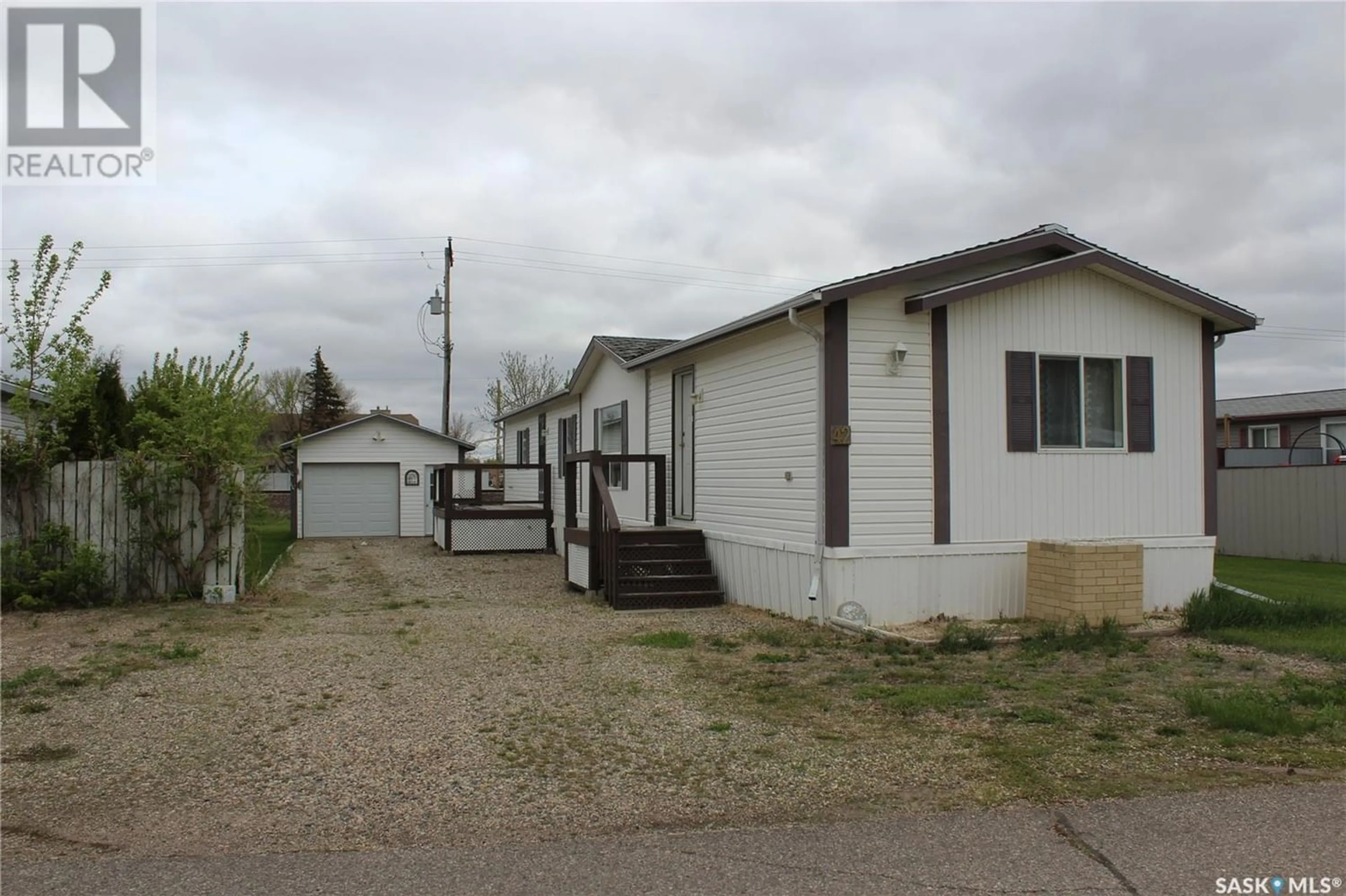 Outside view for 42 Royal HEIGHTS, Estevan Saskatchewan S4A2T9