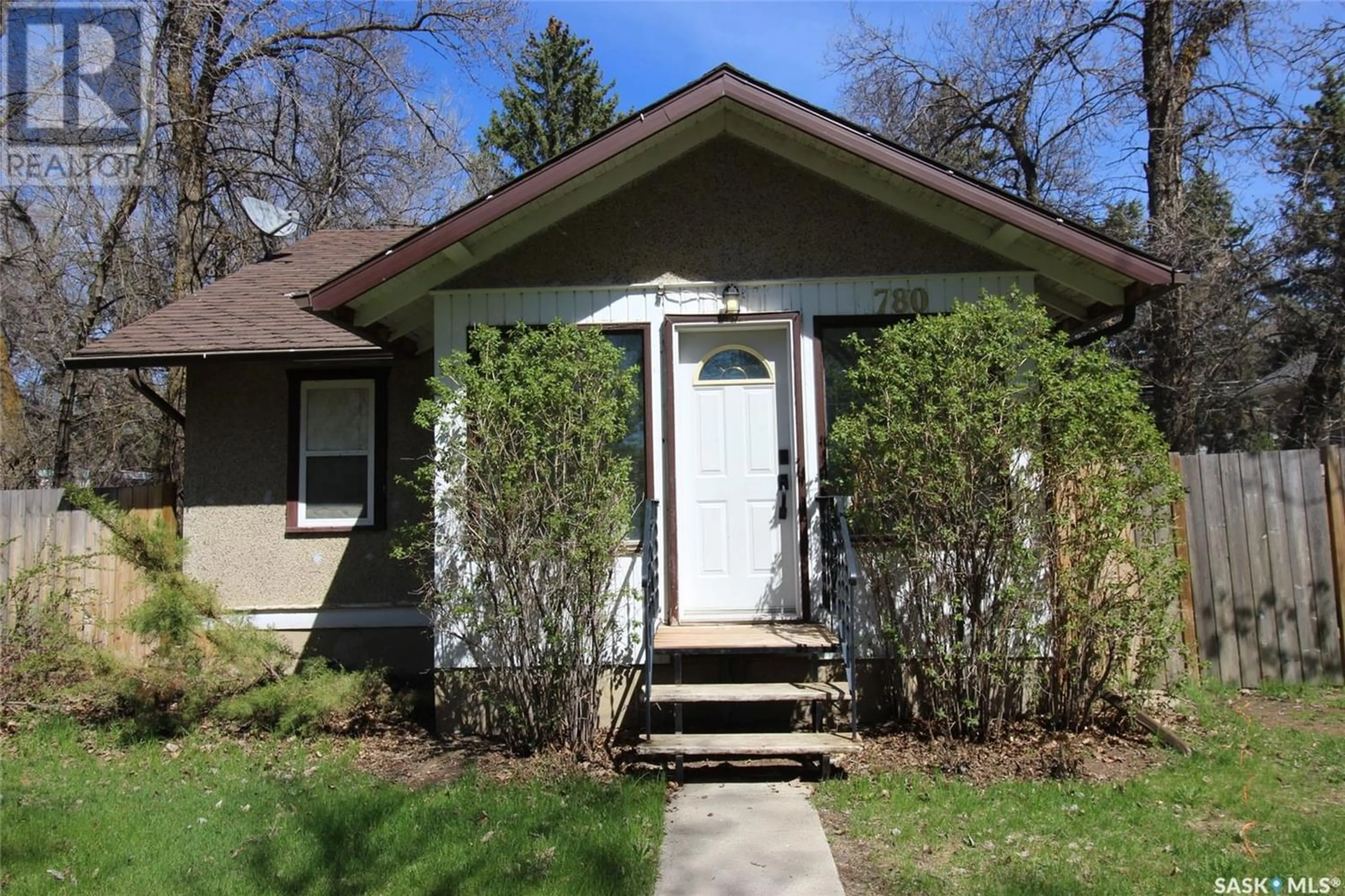 A pic from exterior of the house or condo for 780 1st STREET E, Shaunavon Saskatchewan S0N2M0