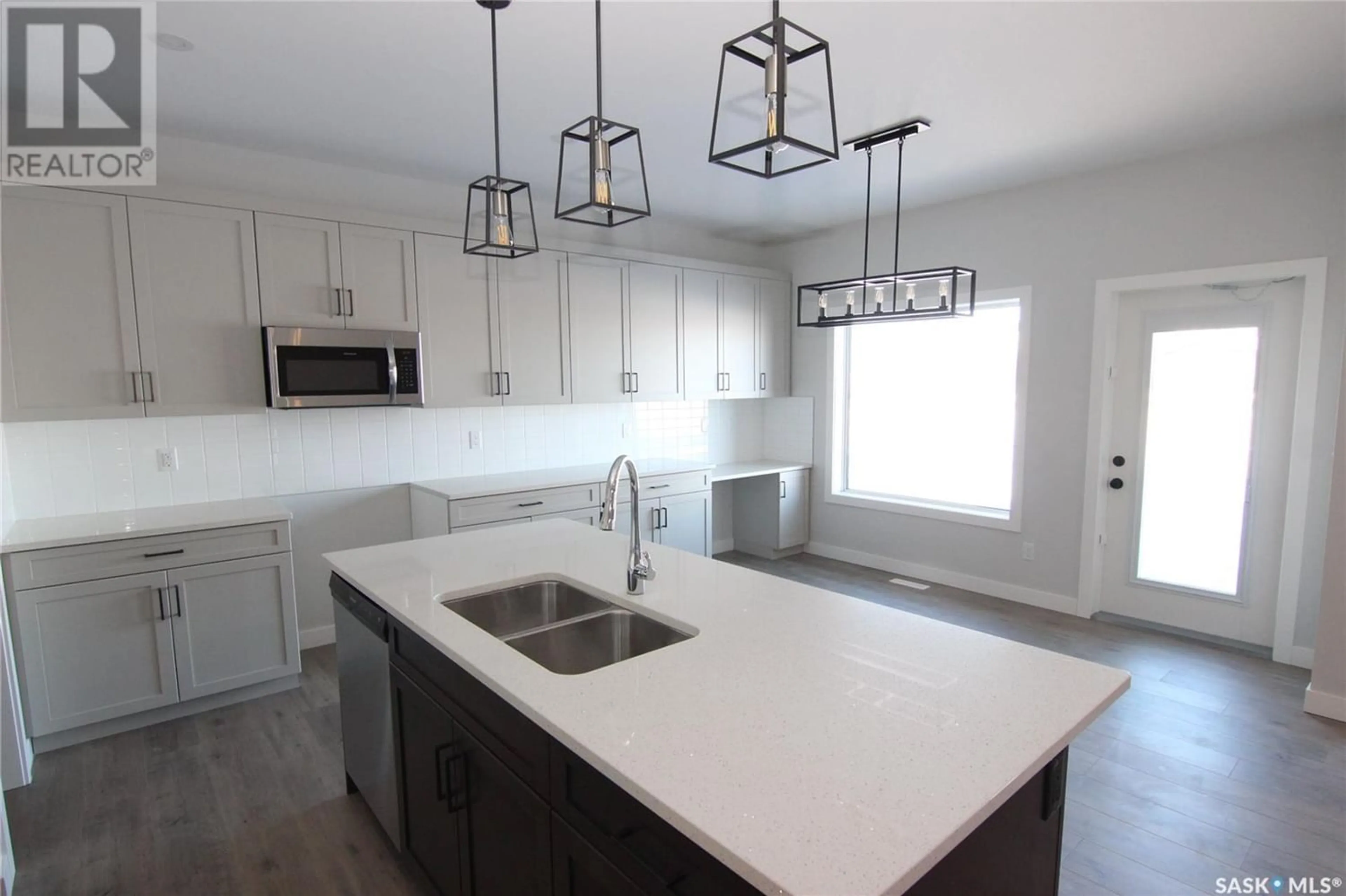 Contemporary kitchen for 332 Pepper PLACE, Saskatoon Saskatchewan S7V1S7