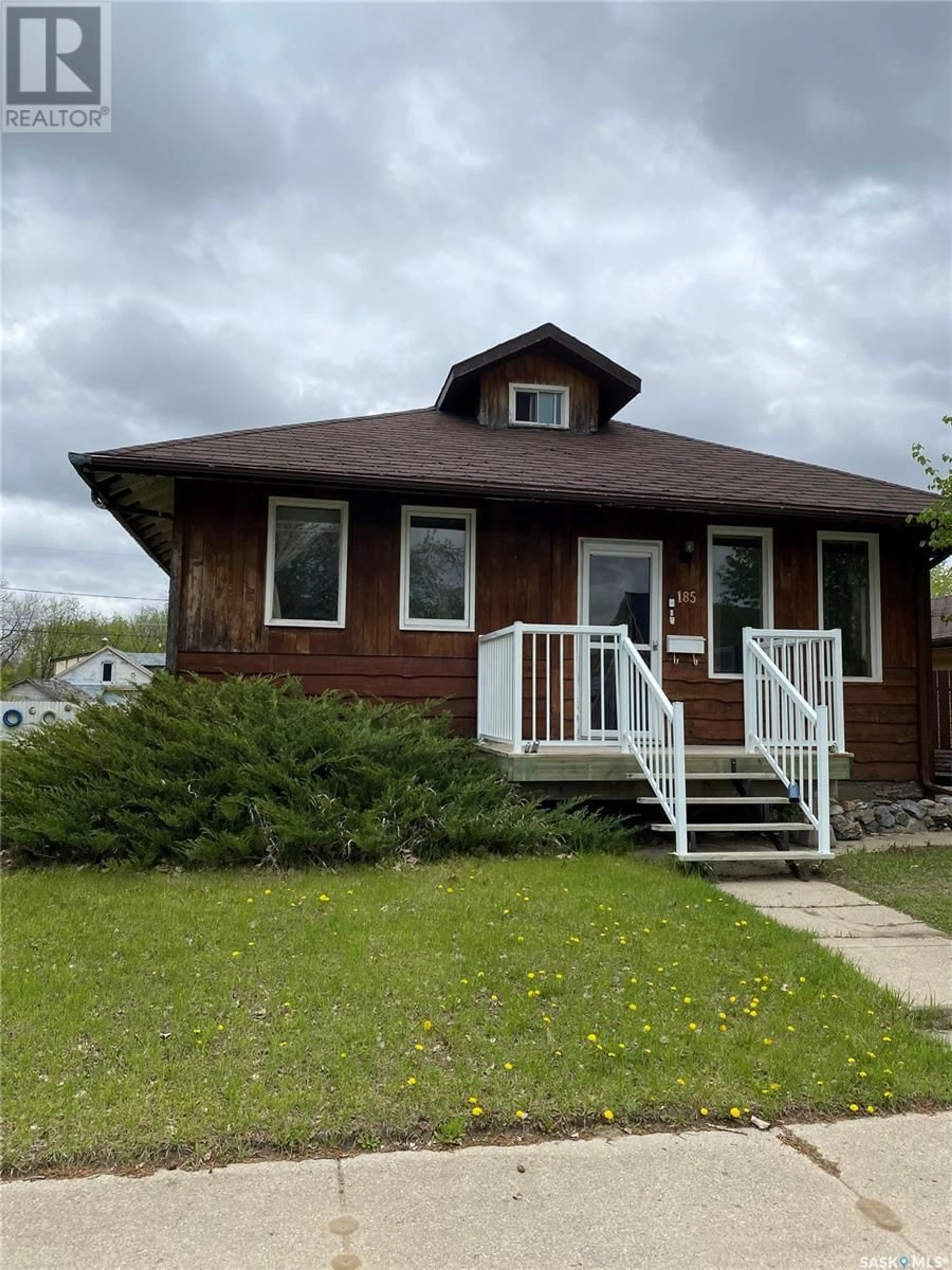 Frontside or backside of a home for 185 Roslyn AVENUE, Yorkton Saskatchewan S3N1P2