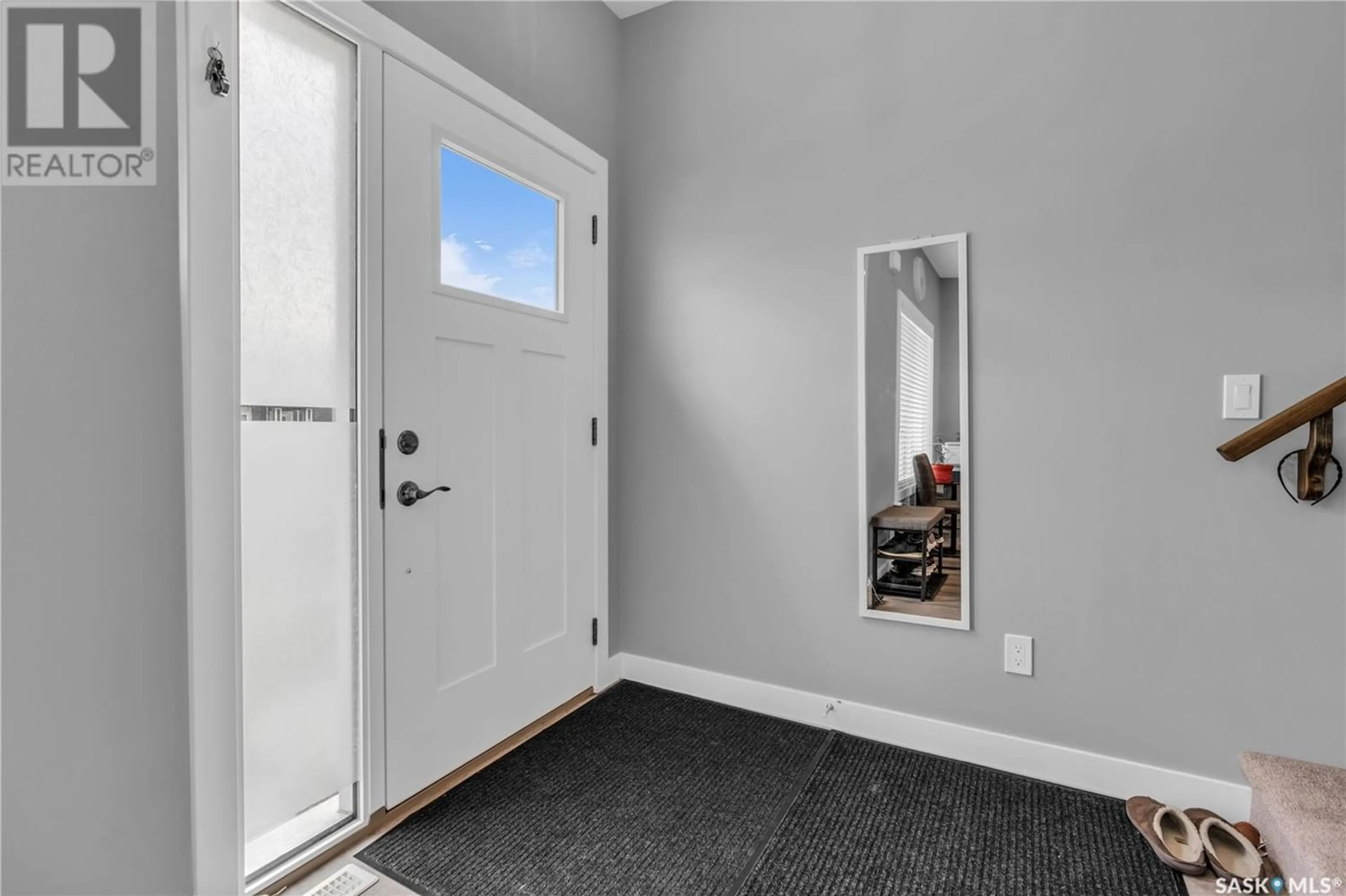 Indoor entryway for 673 Feheregyhazi BOULEVARD, Saskatoon Saskatchewan S7W0Z4