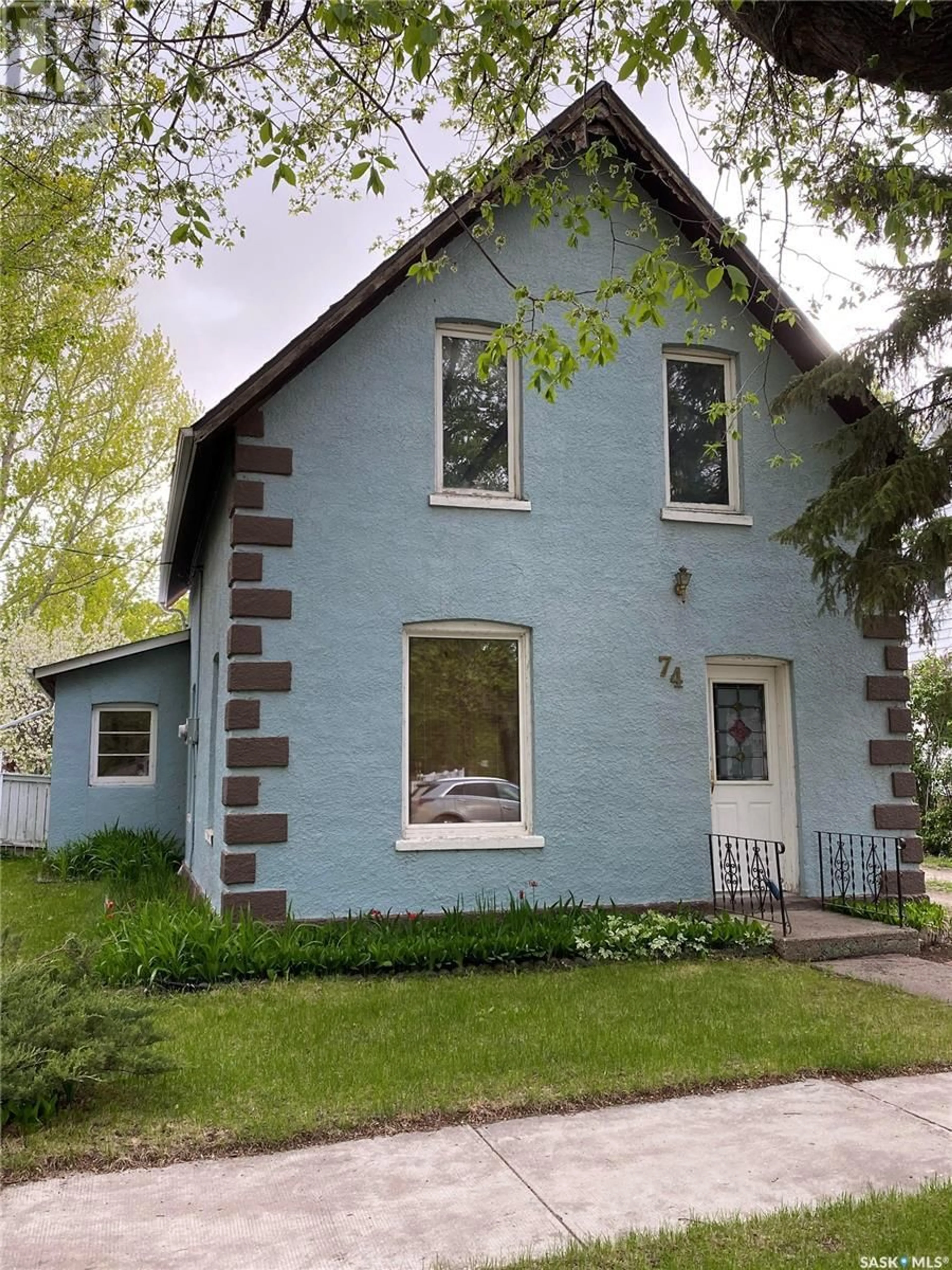 Frontside or backside of a home for 74 Third AVENUE N, Yorkton Saskatchewan S3N1C3