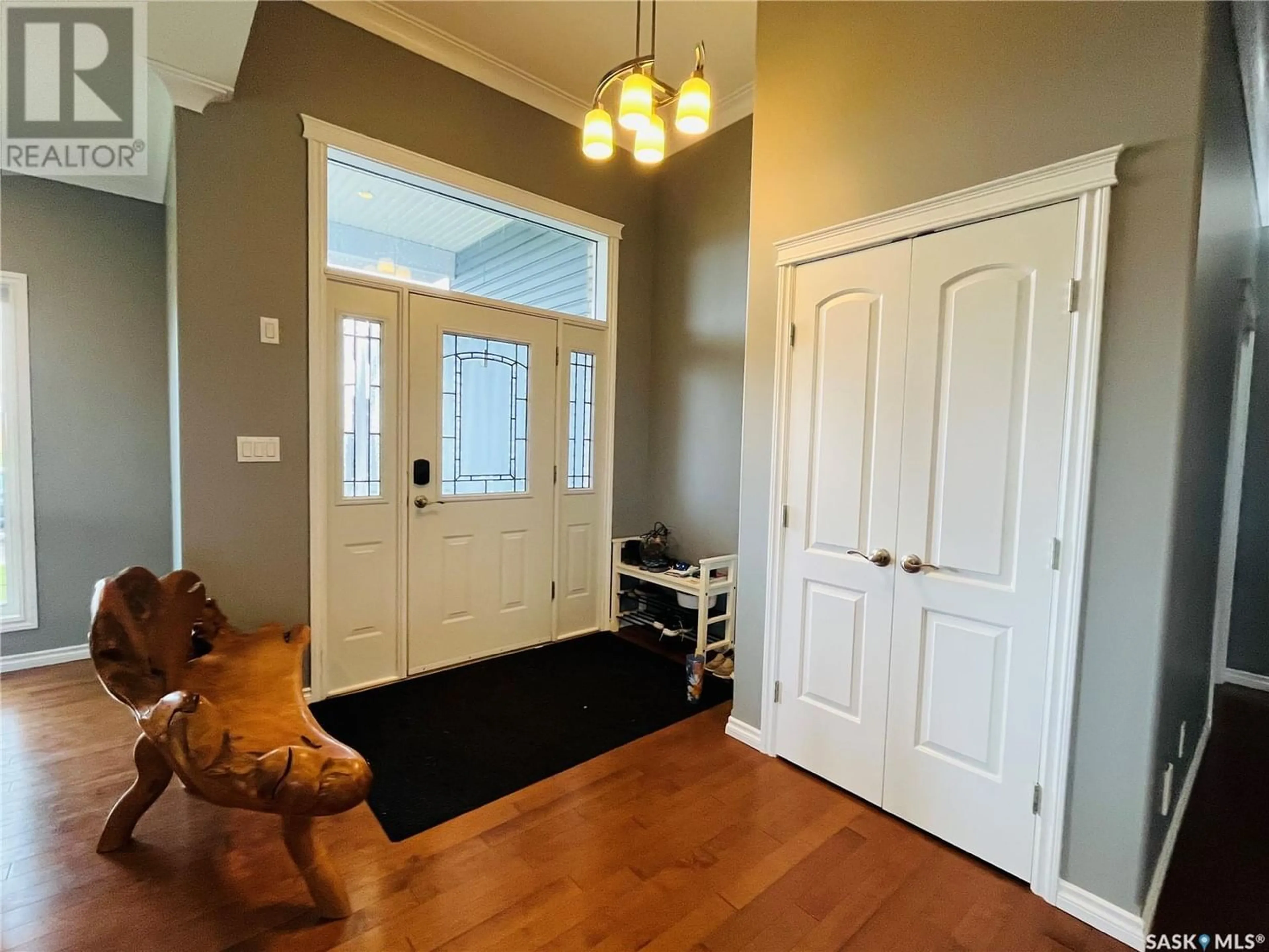 Indoor entryway for 820 Hamilton DRIVE, Swift Current Saskatchewan S9H1C3