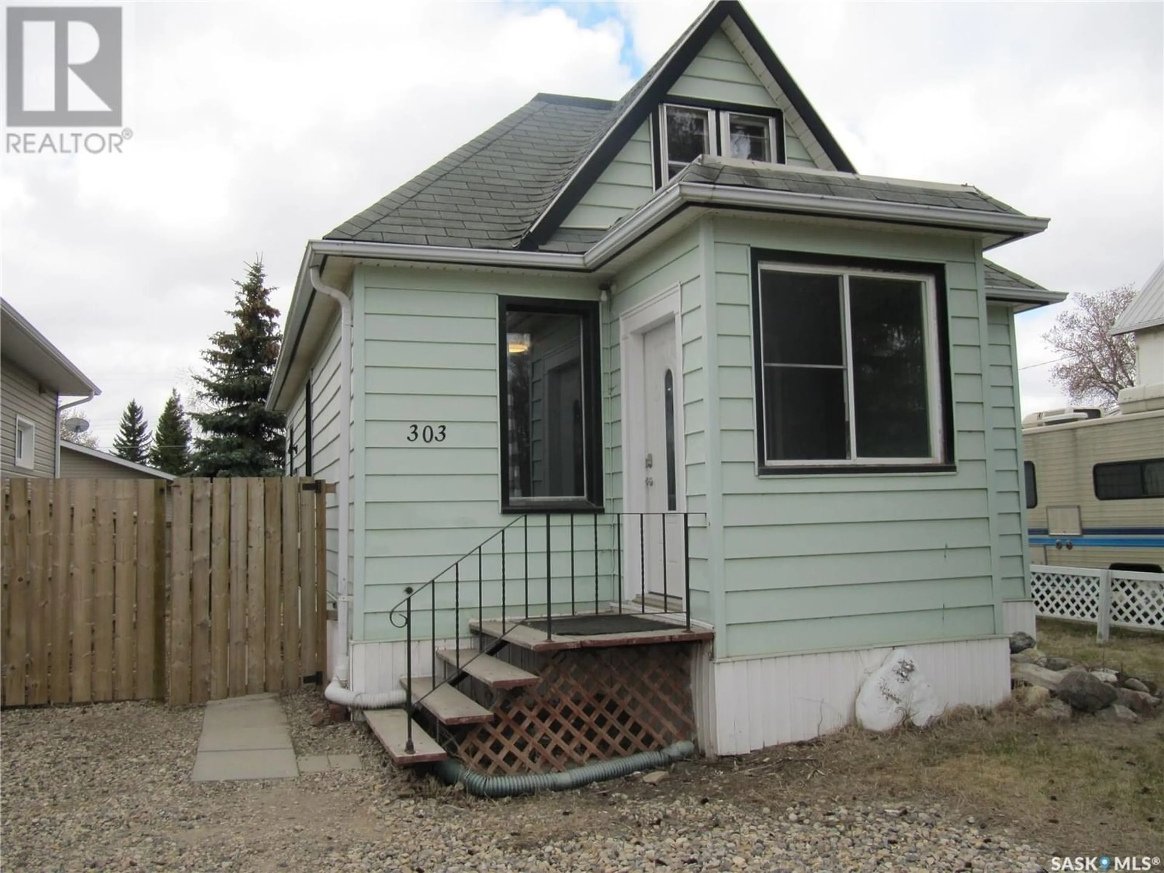 Frontside or backside of a home for 303 3rd AVENUE W, Watrous Saskatchewan S0K4T0